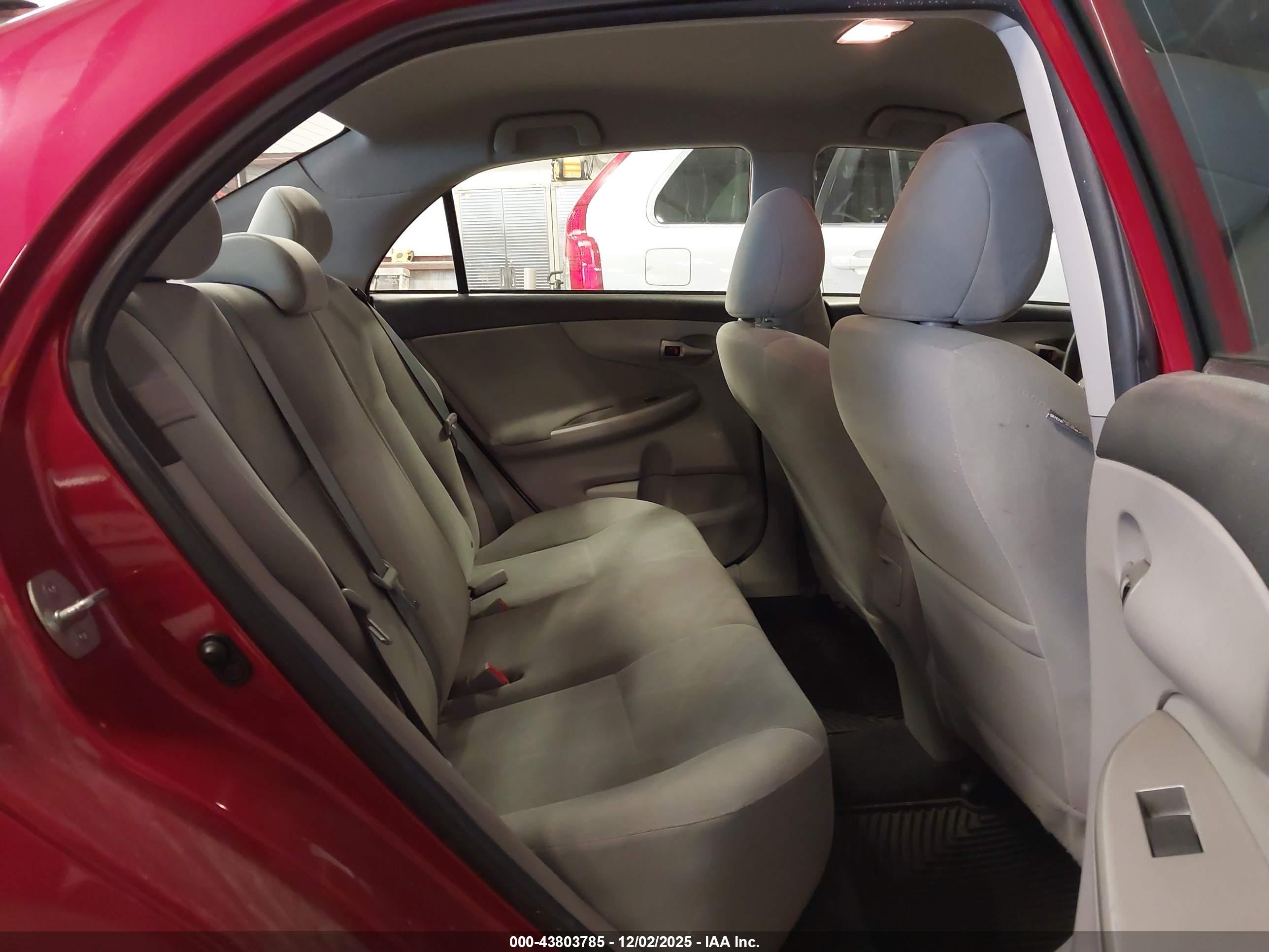 TOYOTA COROLLA image 8