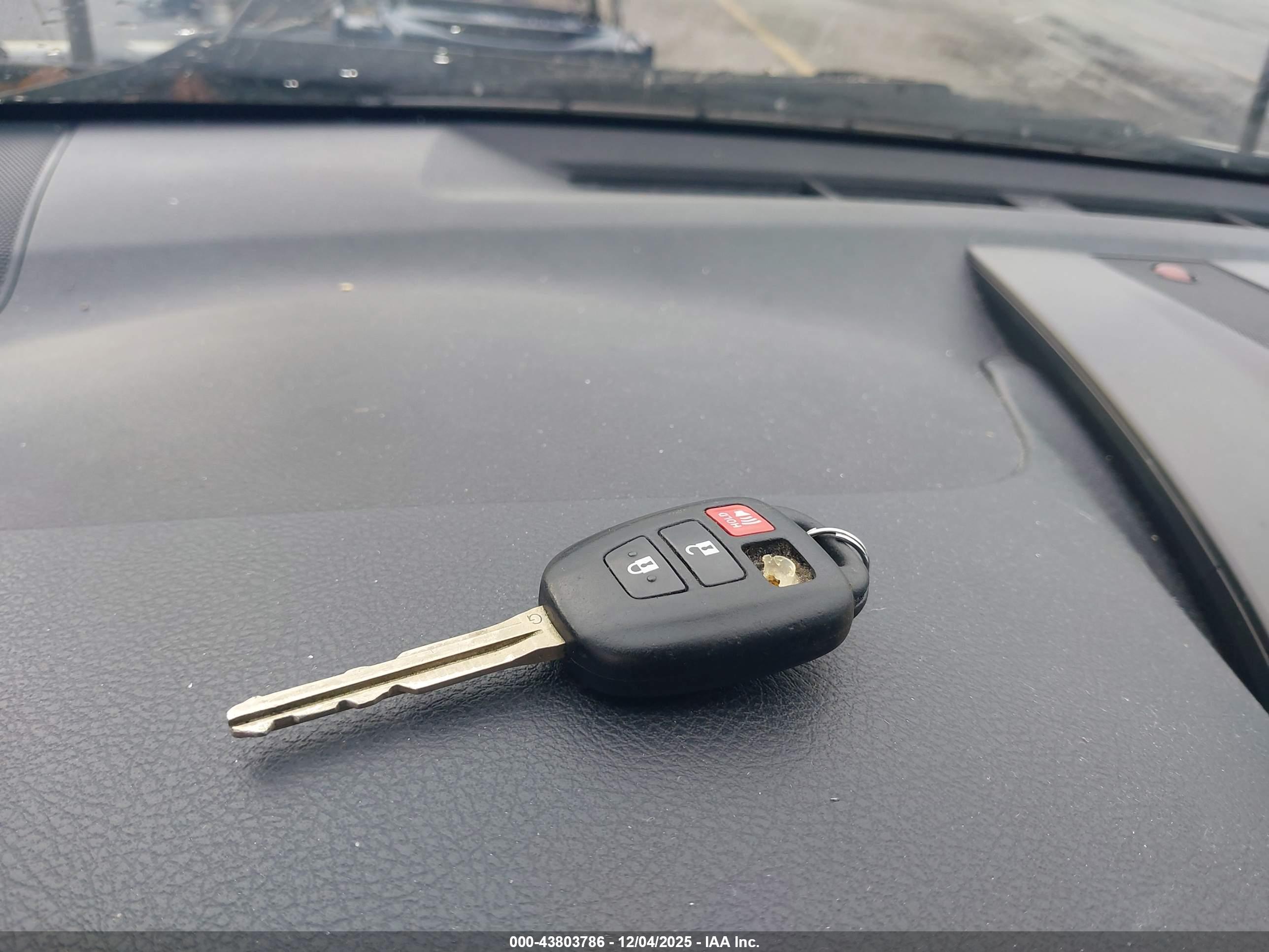 TOYOTA CAMRY image 11