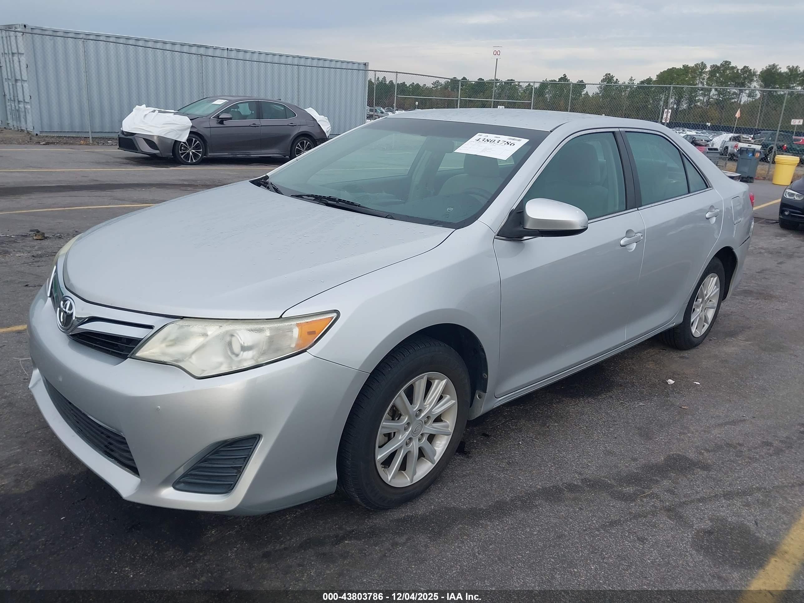 TOYOTA CAMRY image 2