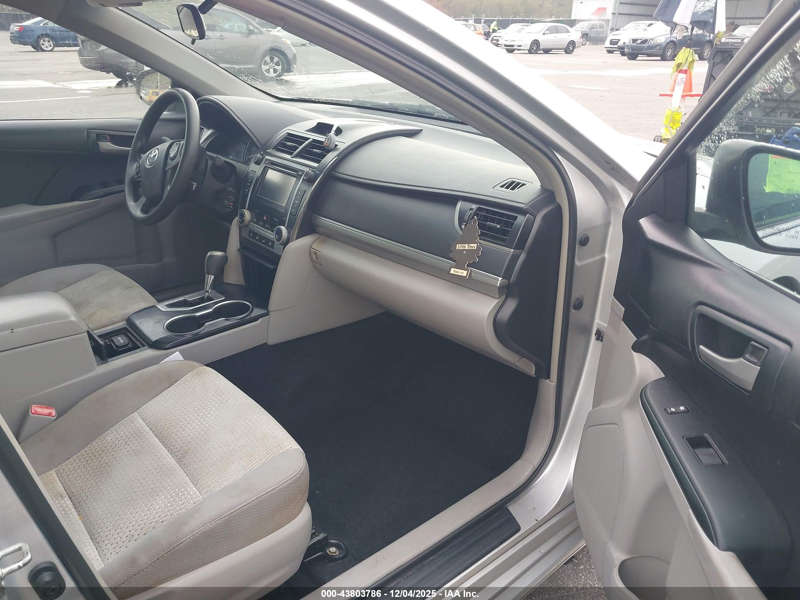 TOYOTA CAMRY image 5