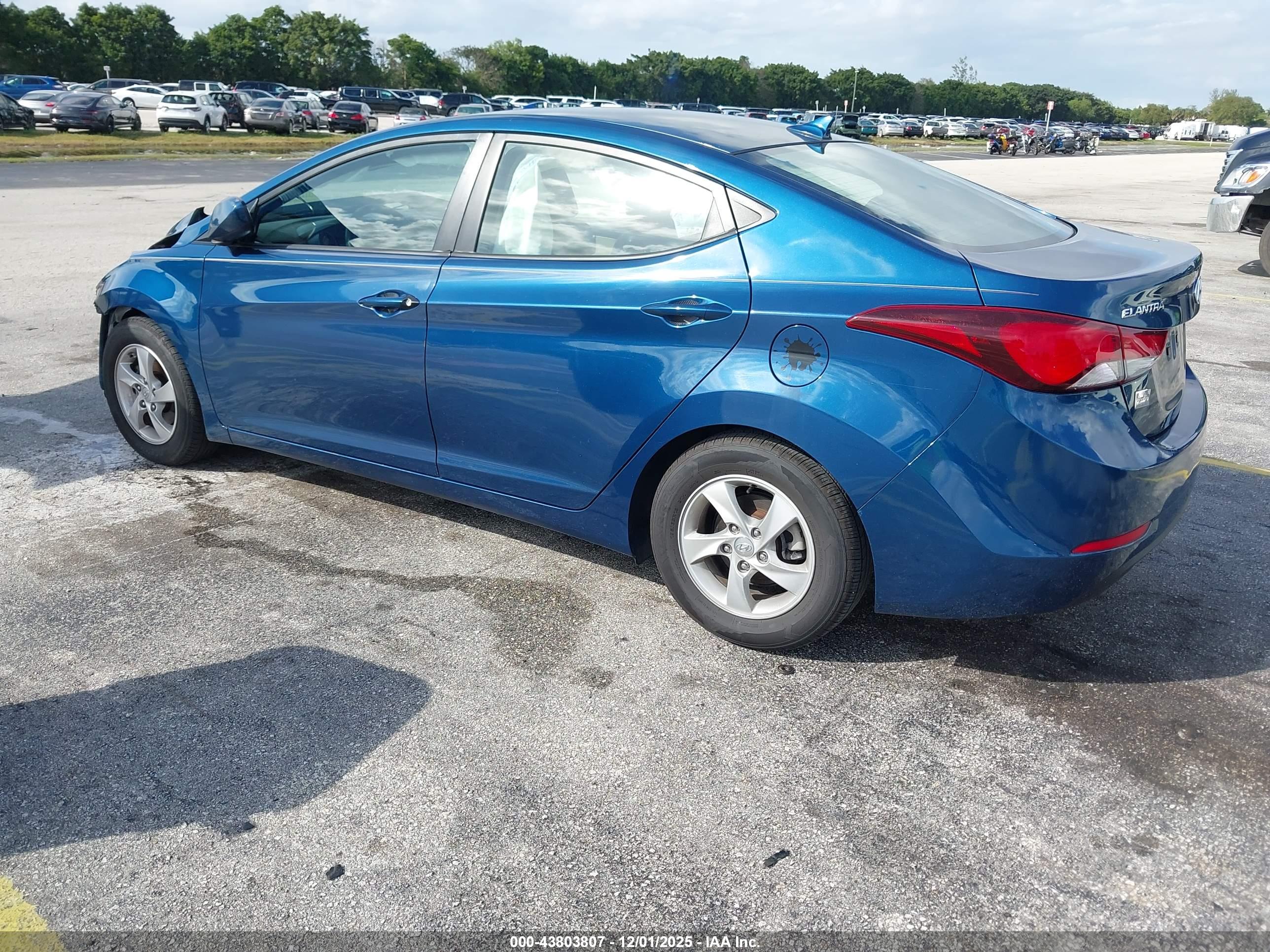 HYUNDAI ELANTRA image 3