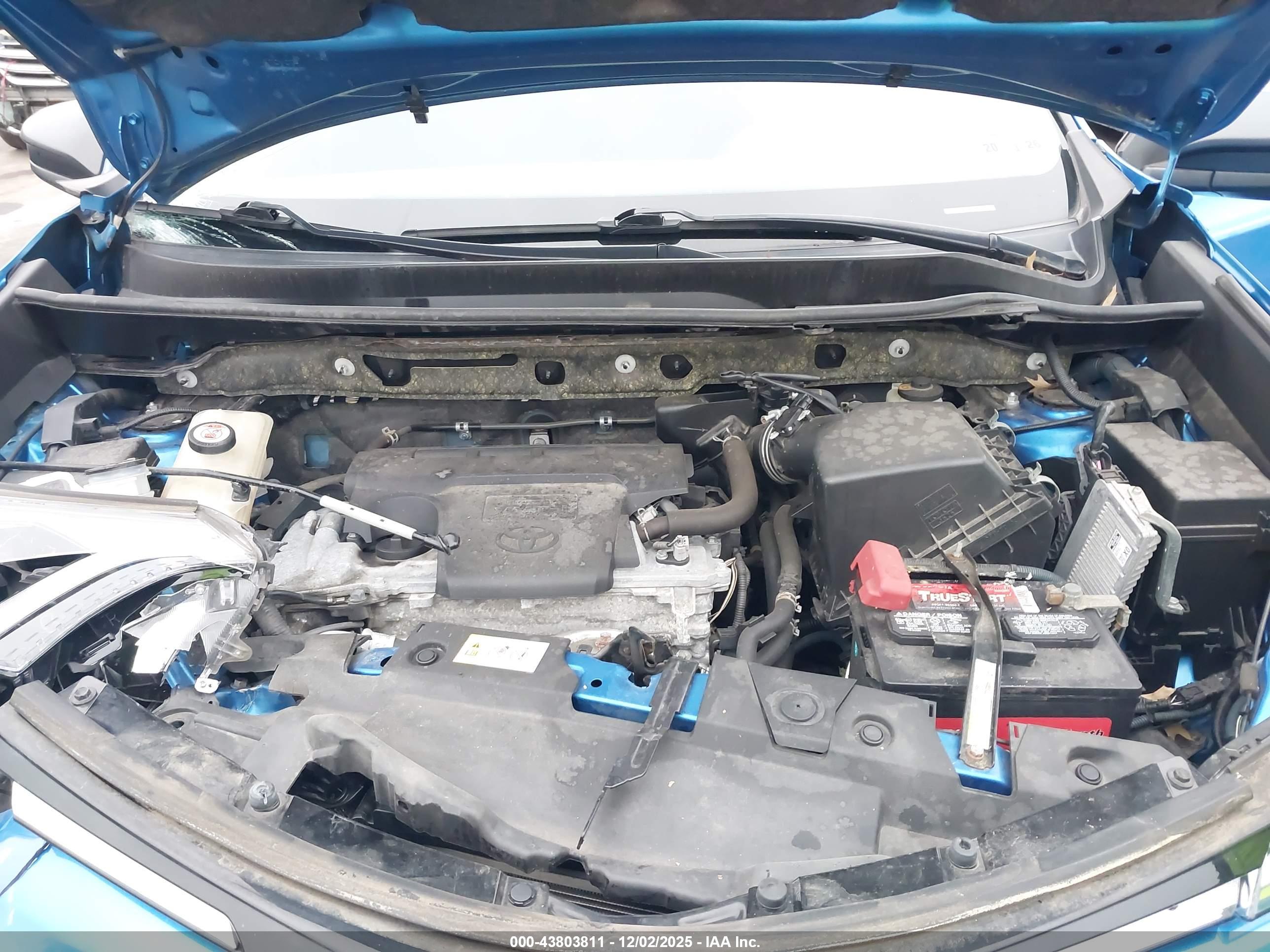 TOYOTA RAV4 image 10