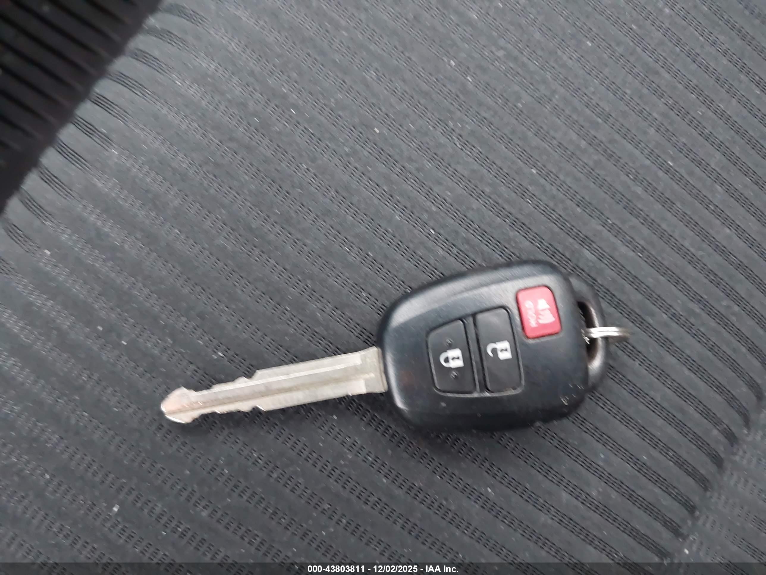 TOYOTA RAV4 image 11