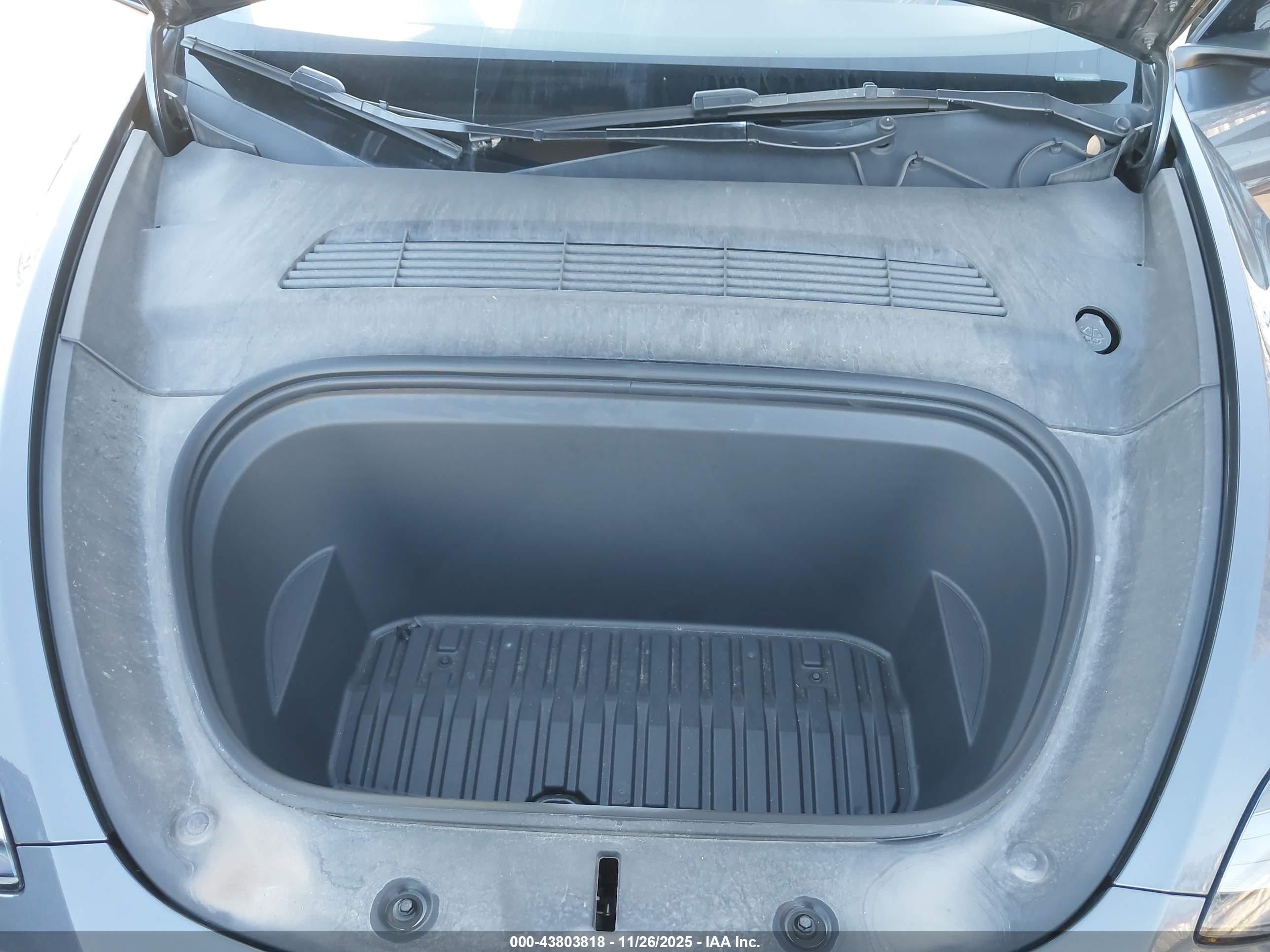 TESLA MODEL image 10