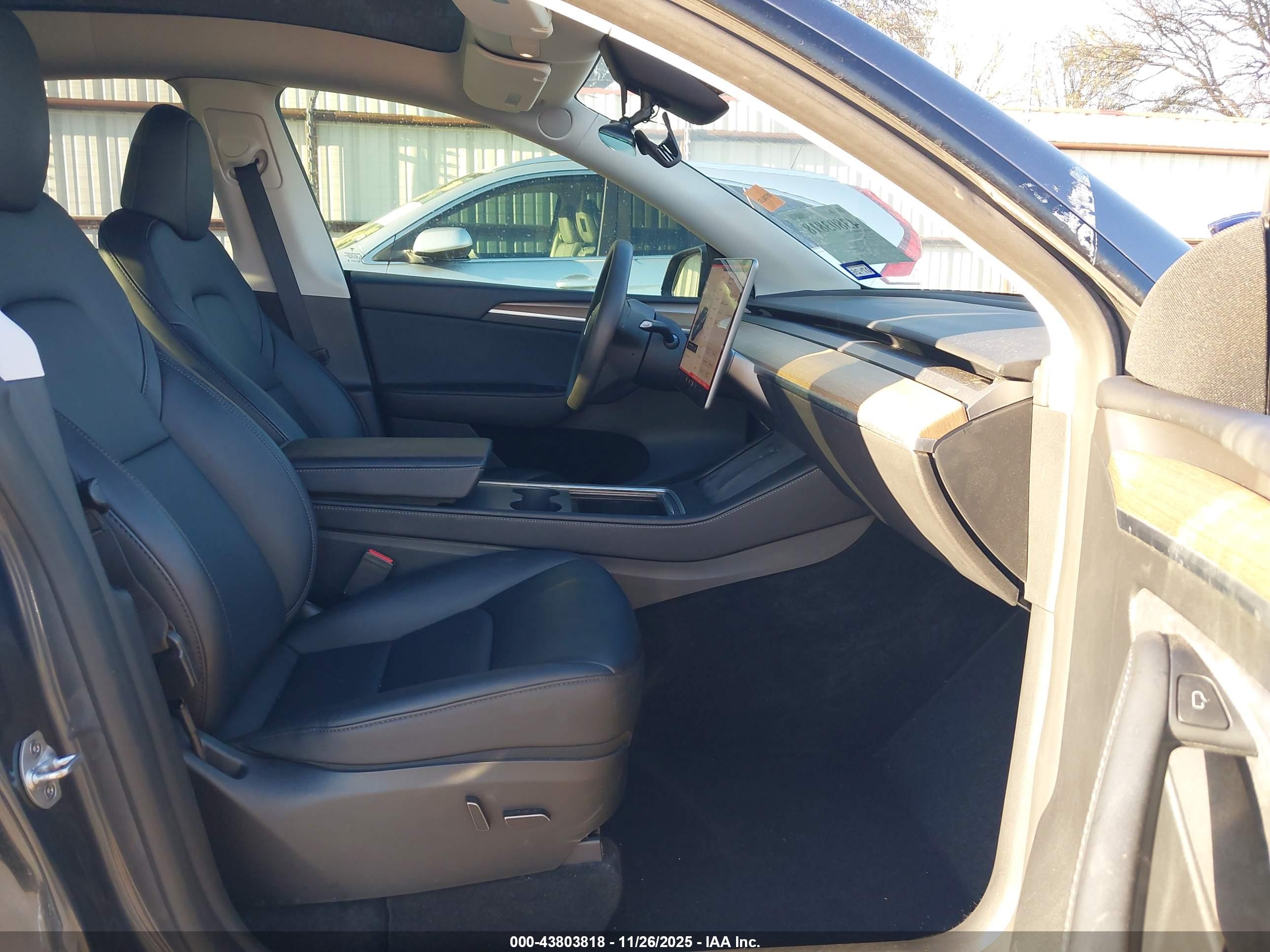 TESLA MODEL image 5