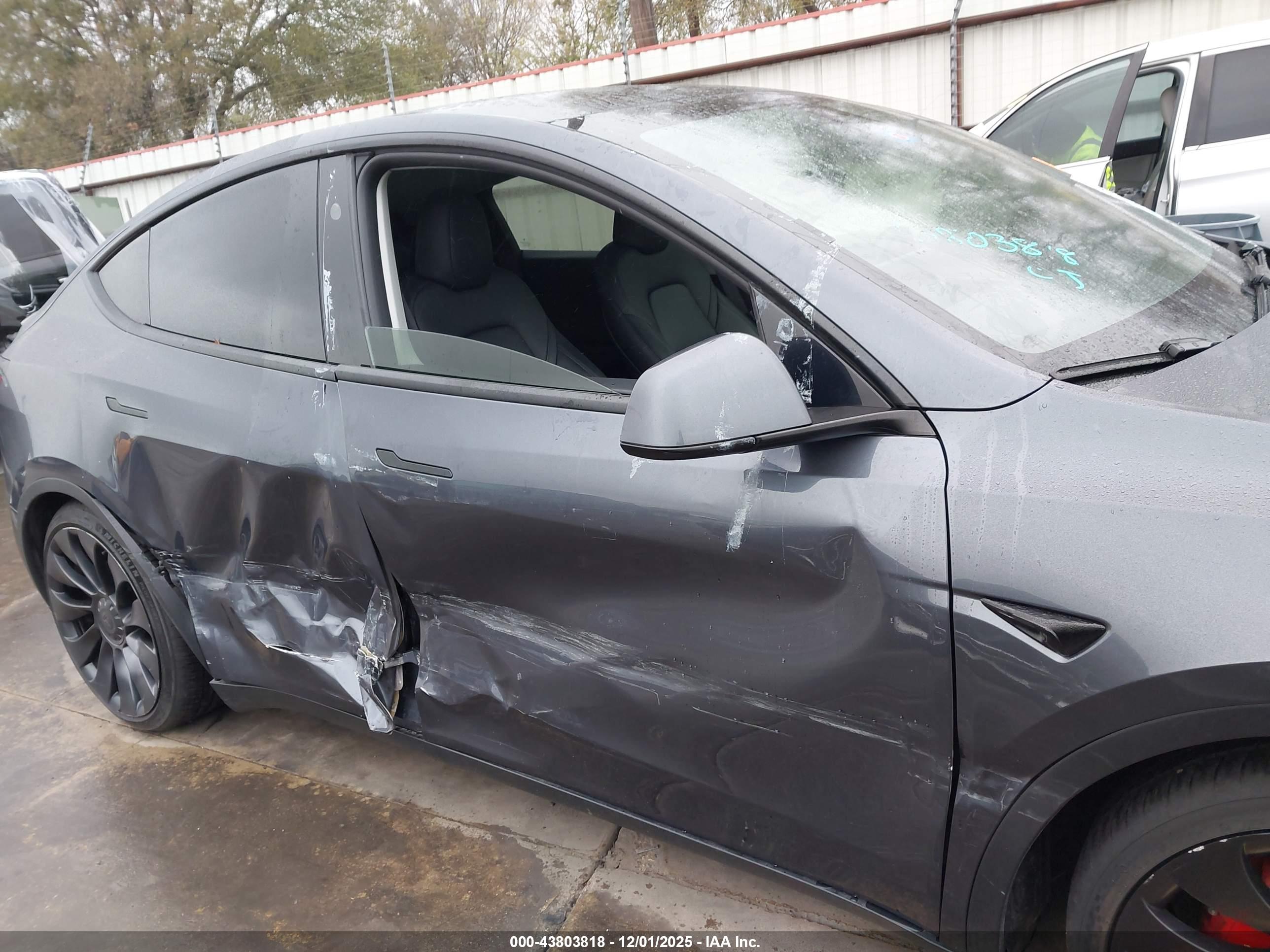 TESLA MODEL image 6