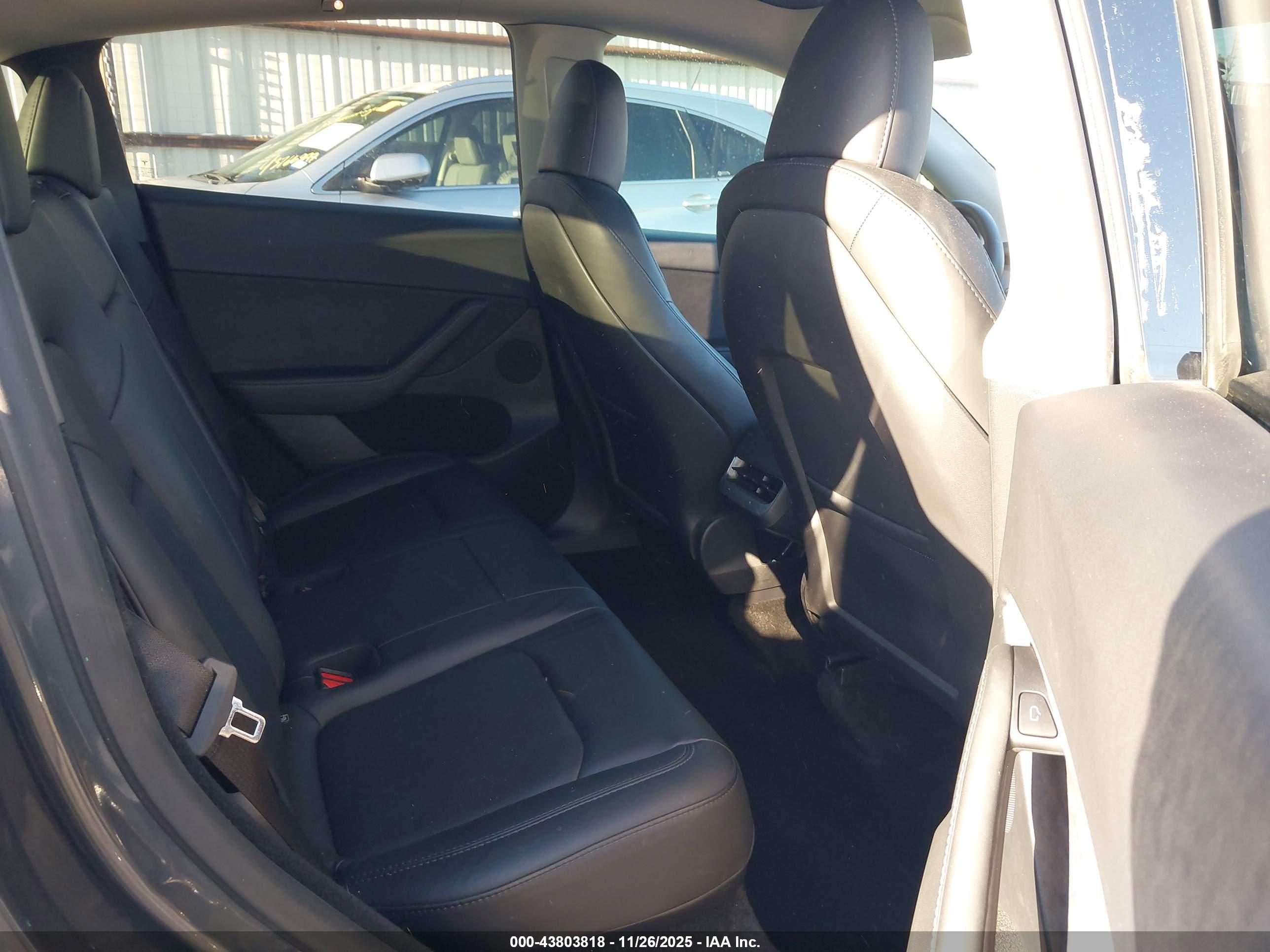 TESLA MODEL image 8