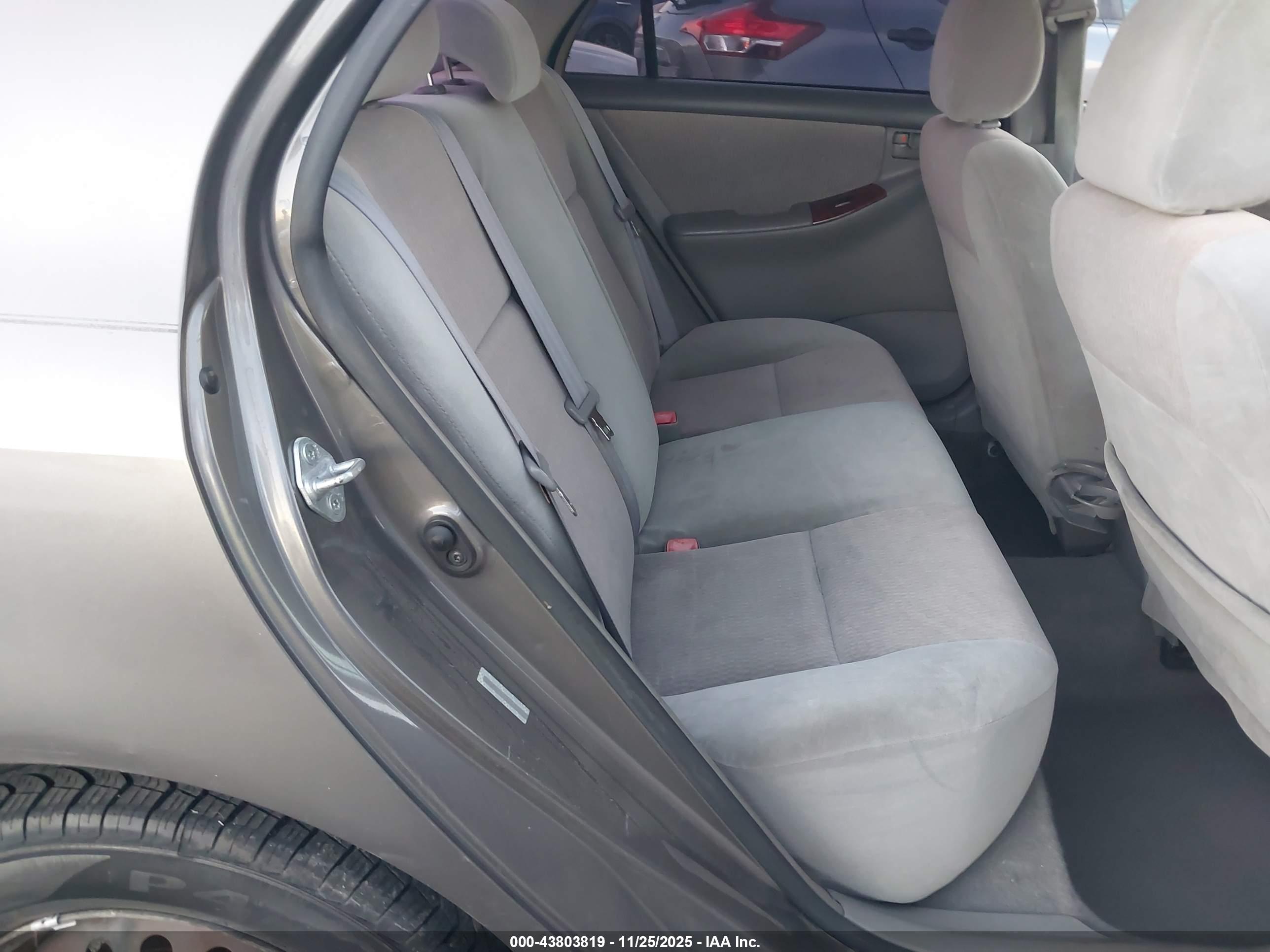 TOYOTA COROLLA image 8
