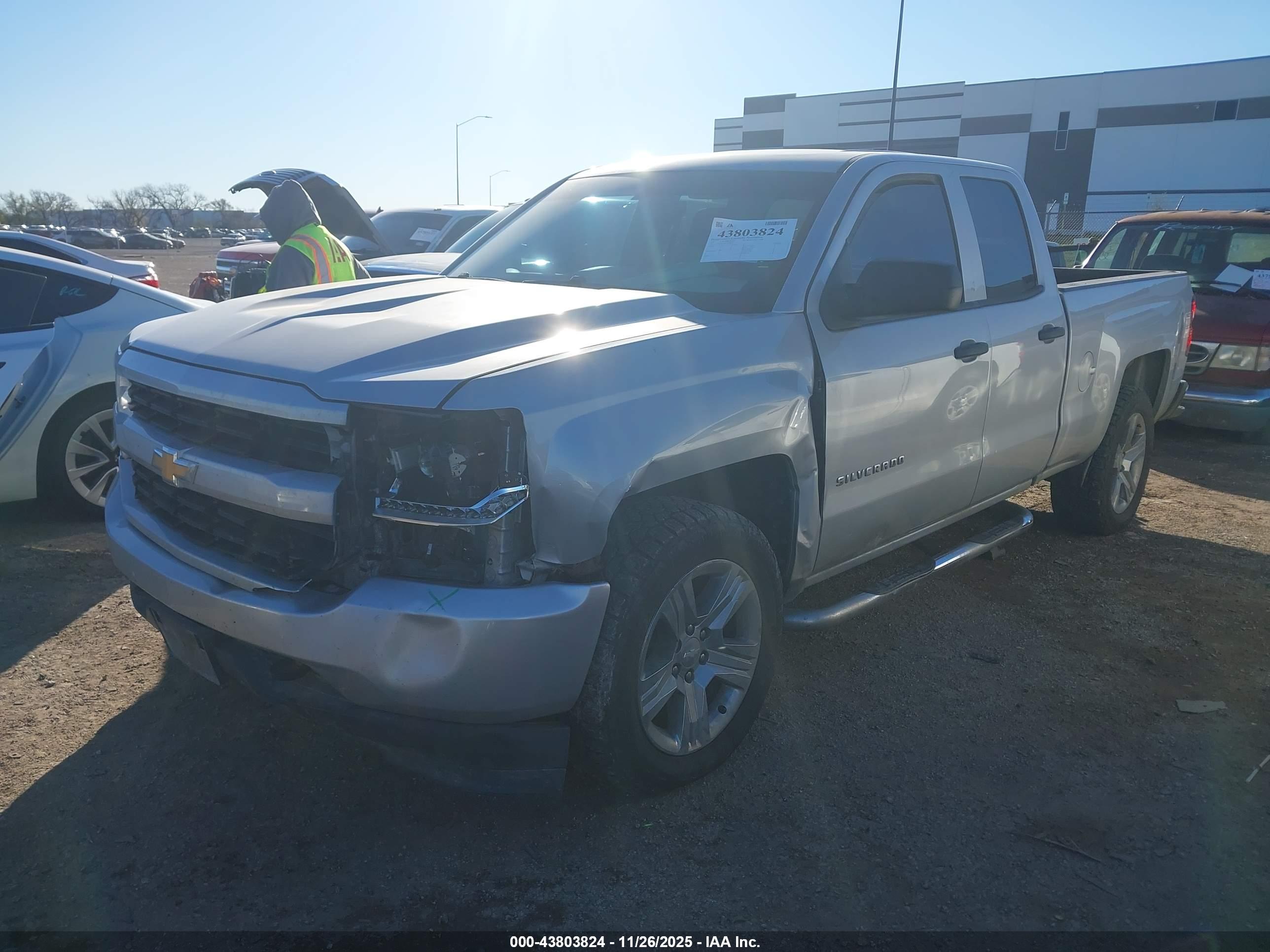 CHEVROLET SILVERADO image 2