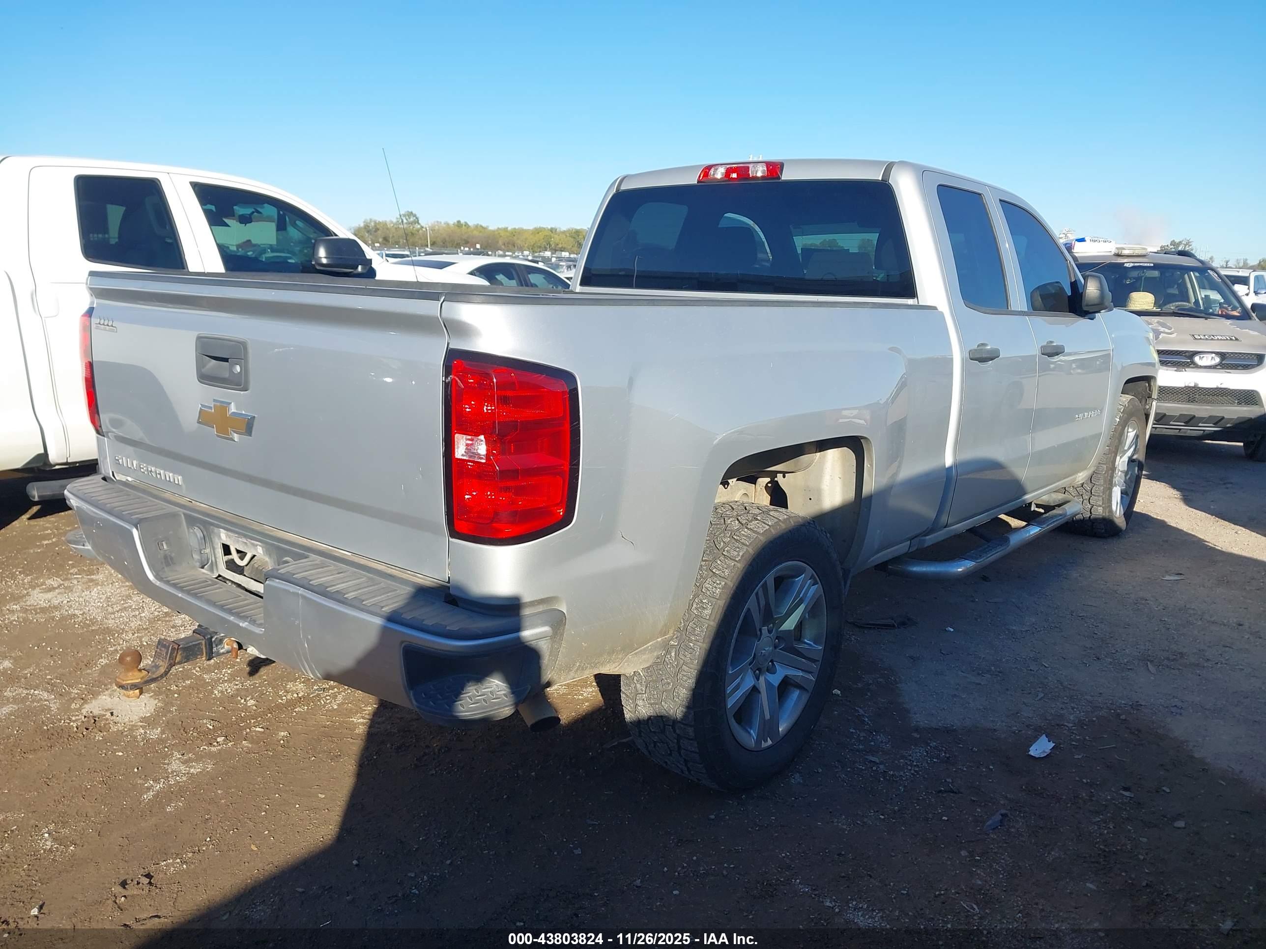 CHEVROLET SILVERADO image 4