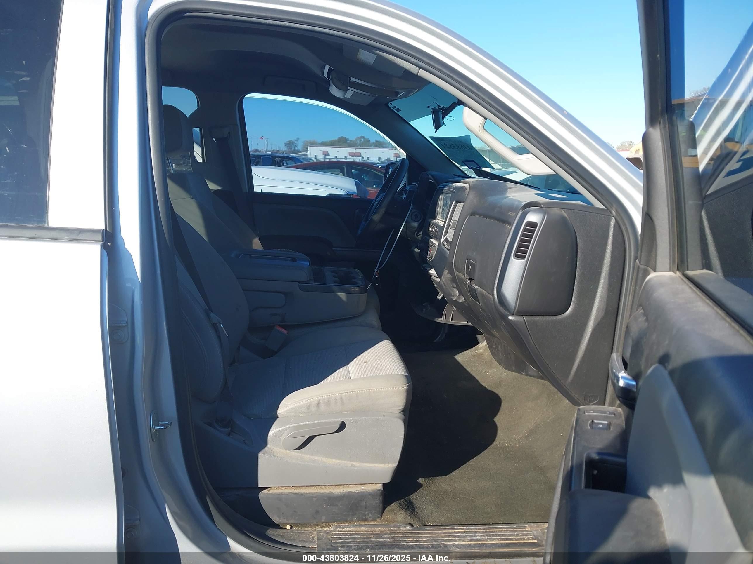 CHEVROLET SILVERADO image 5