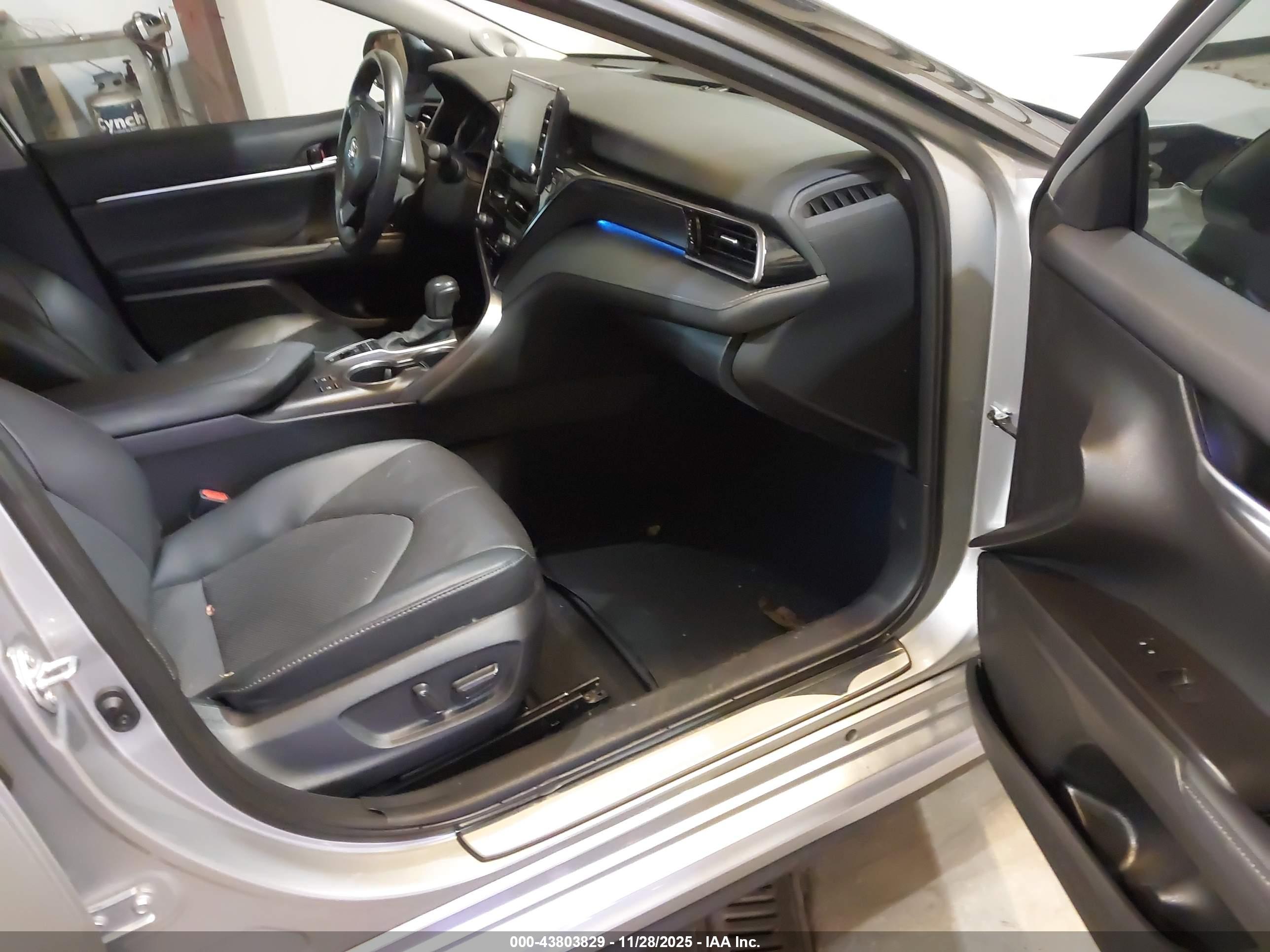 TOYOTA CAMRY image 5