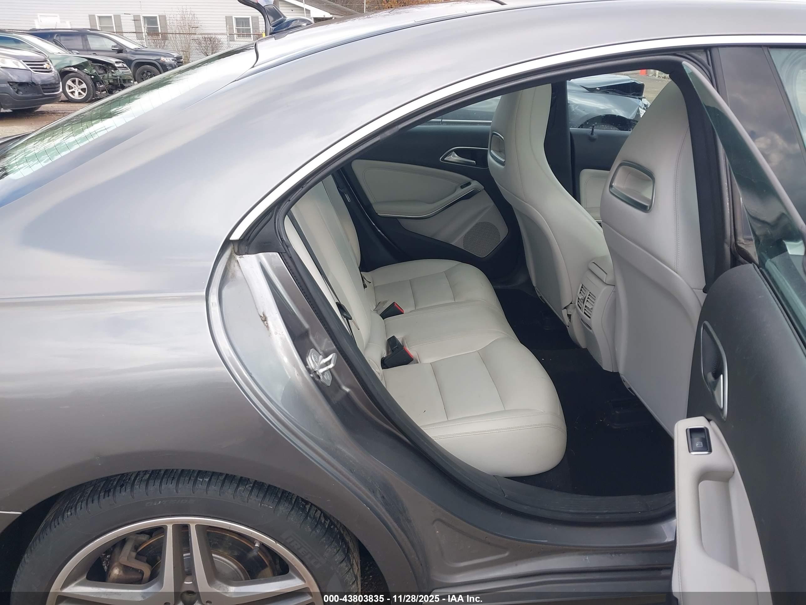 MERCEDES-BENZ CLA image 8