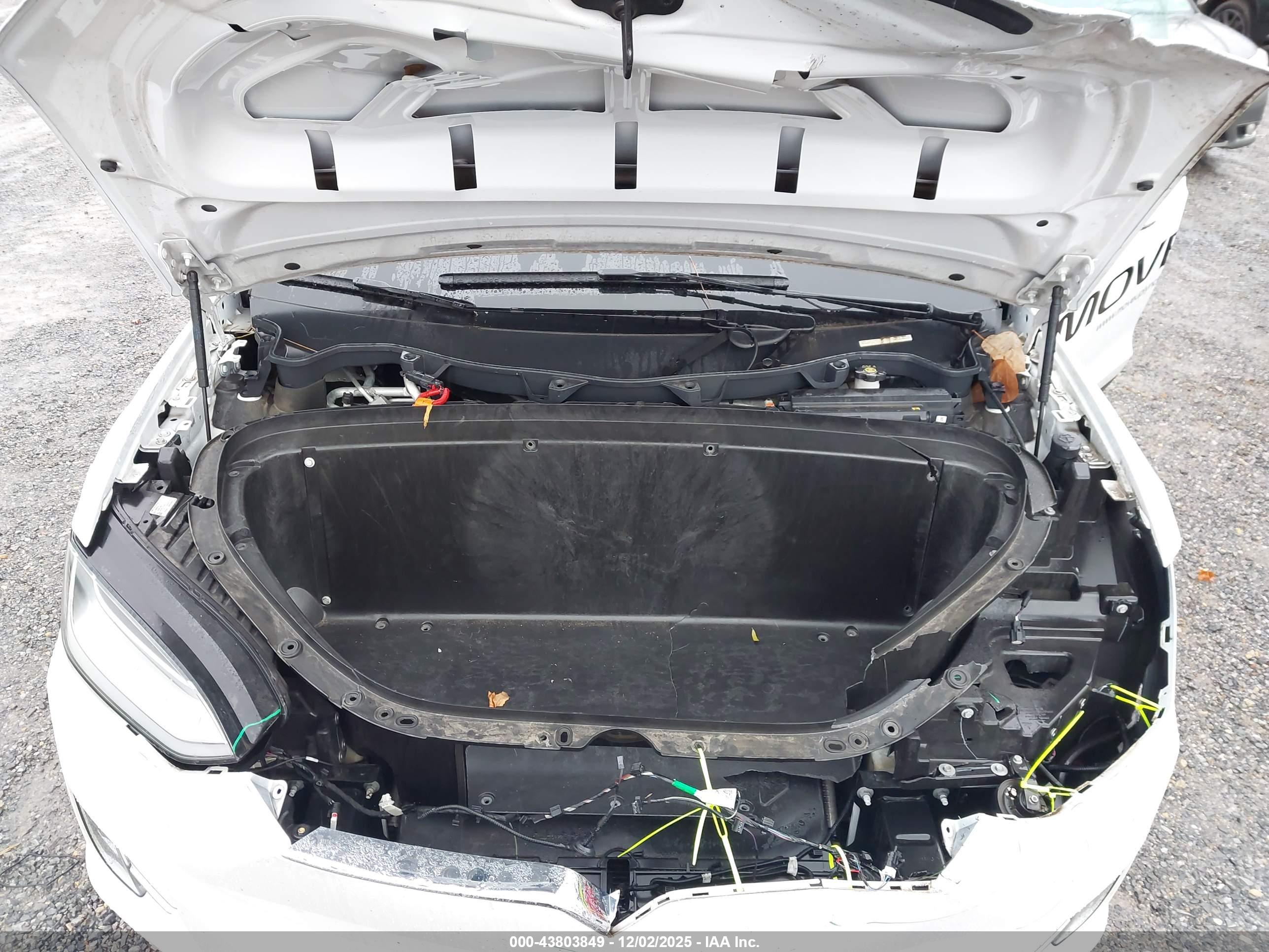 TESLA MODEL image 10