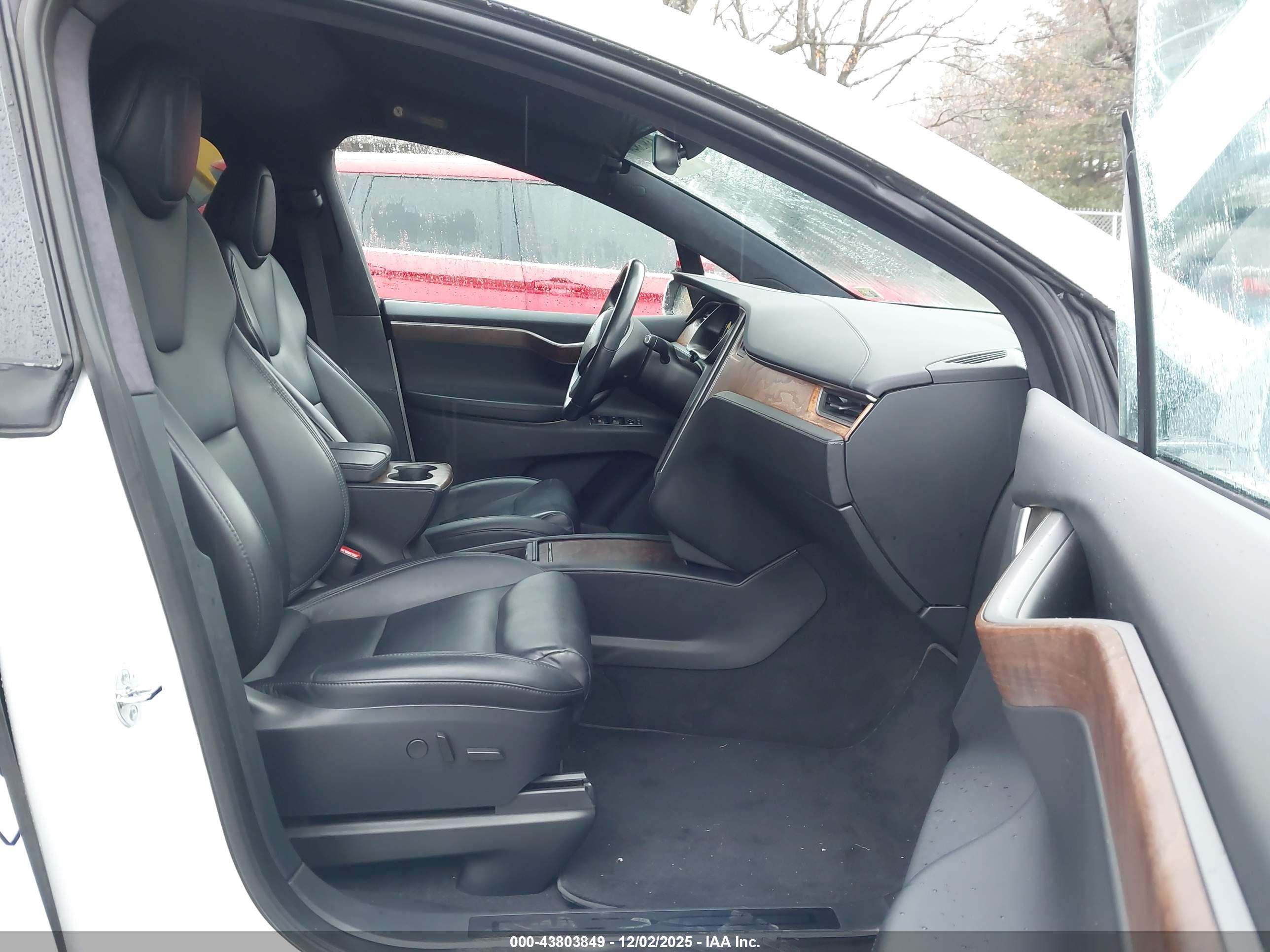 TESLA MODEL image 5