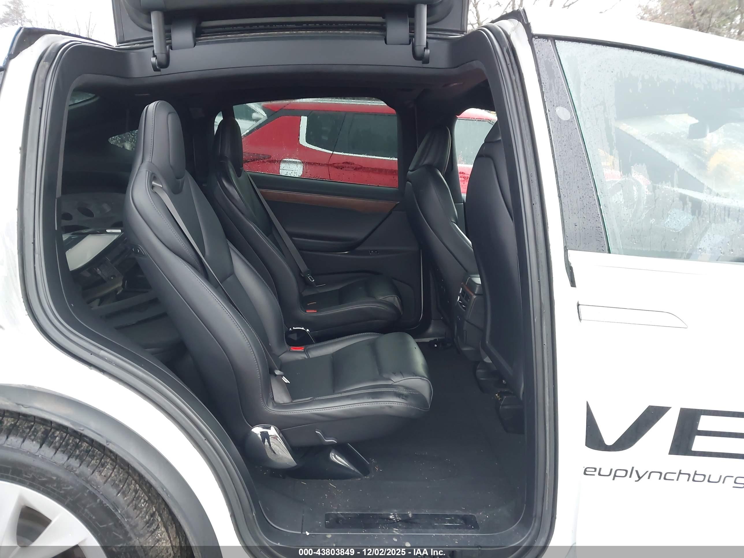 TESLA MODEL image 8