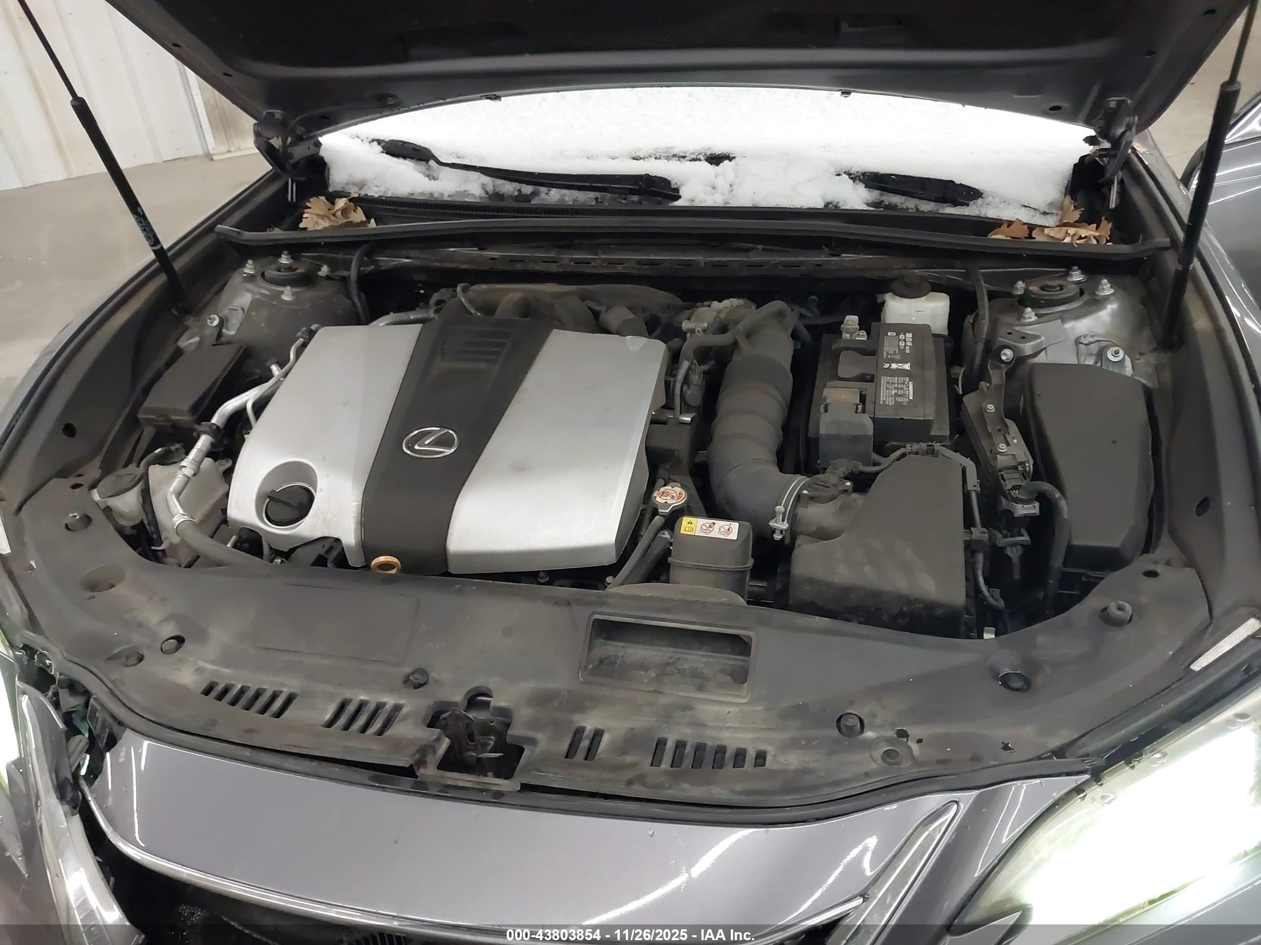 LEXUS ES image 10