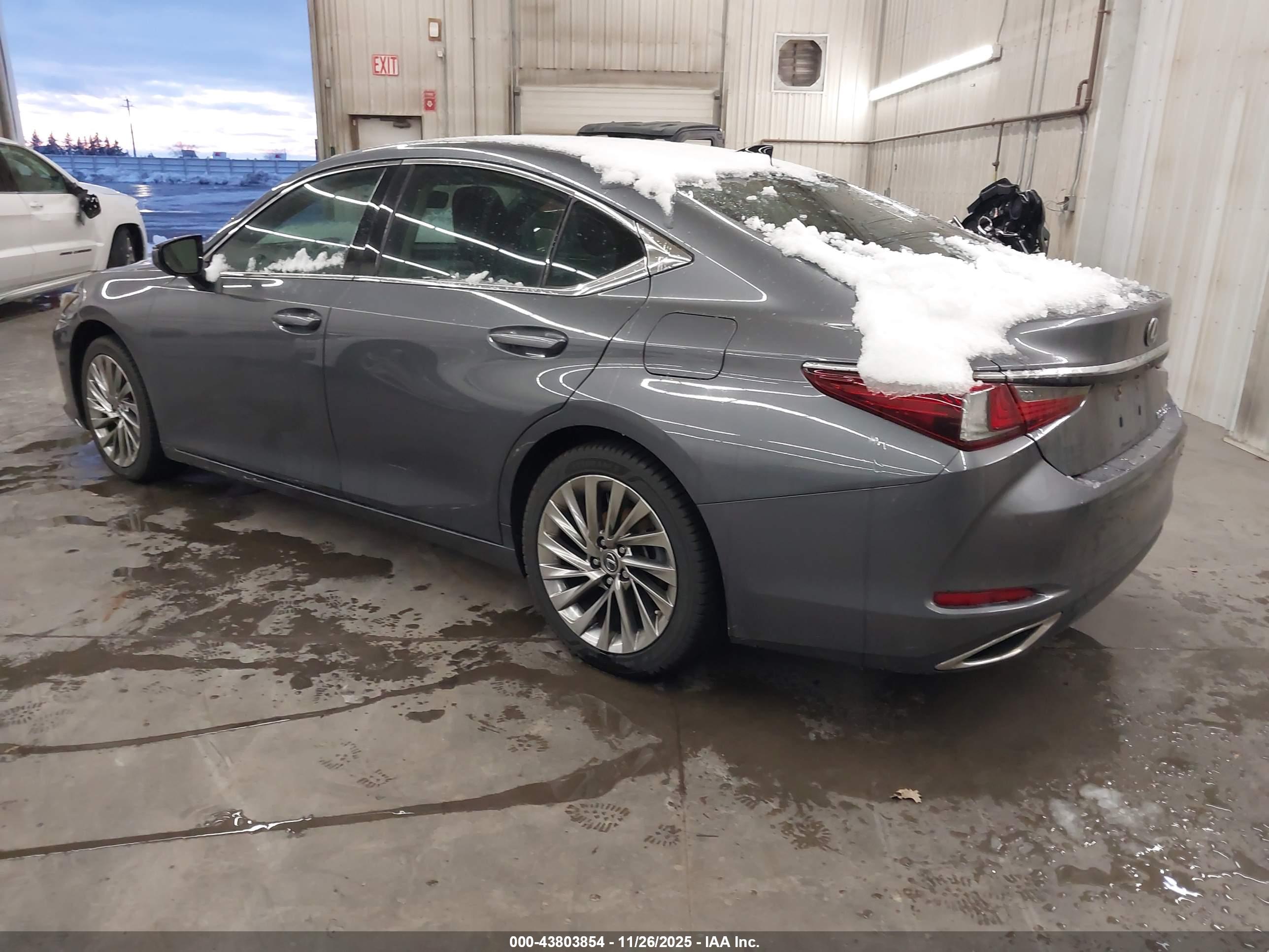 LEXUS ES image 3