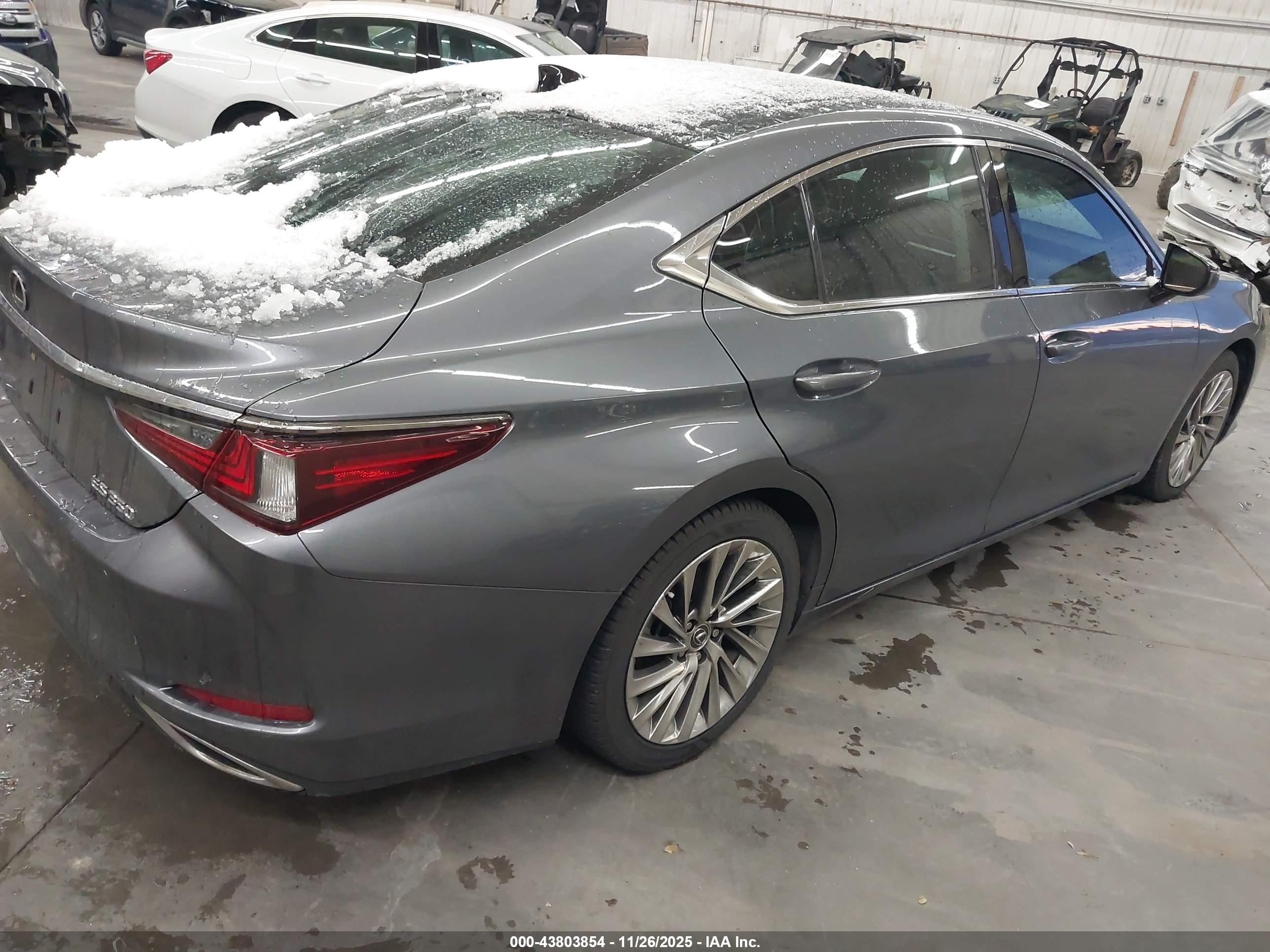 LEXUS ES image 4