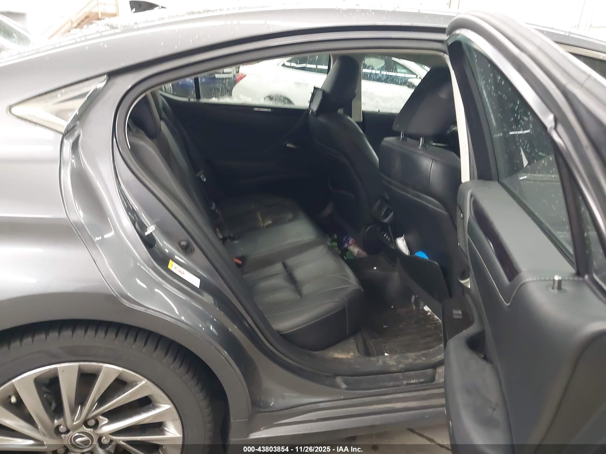 LEXUS ES image 8