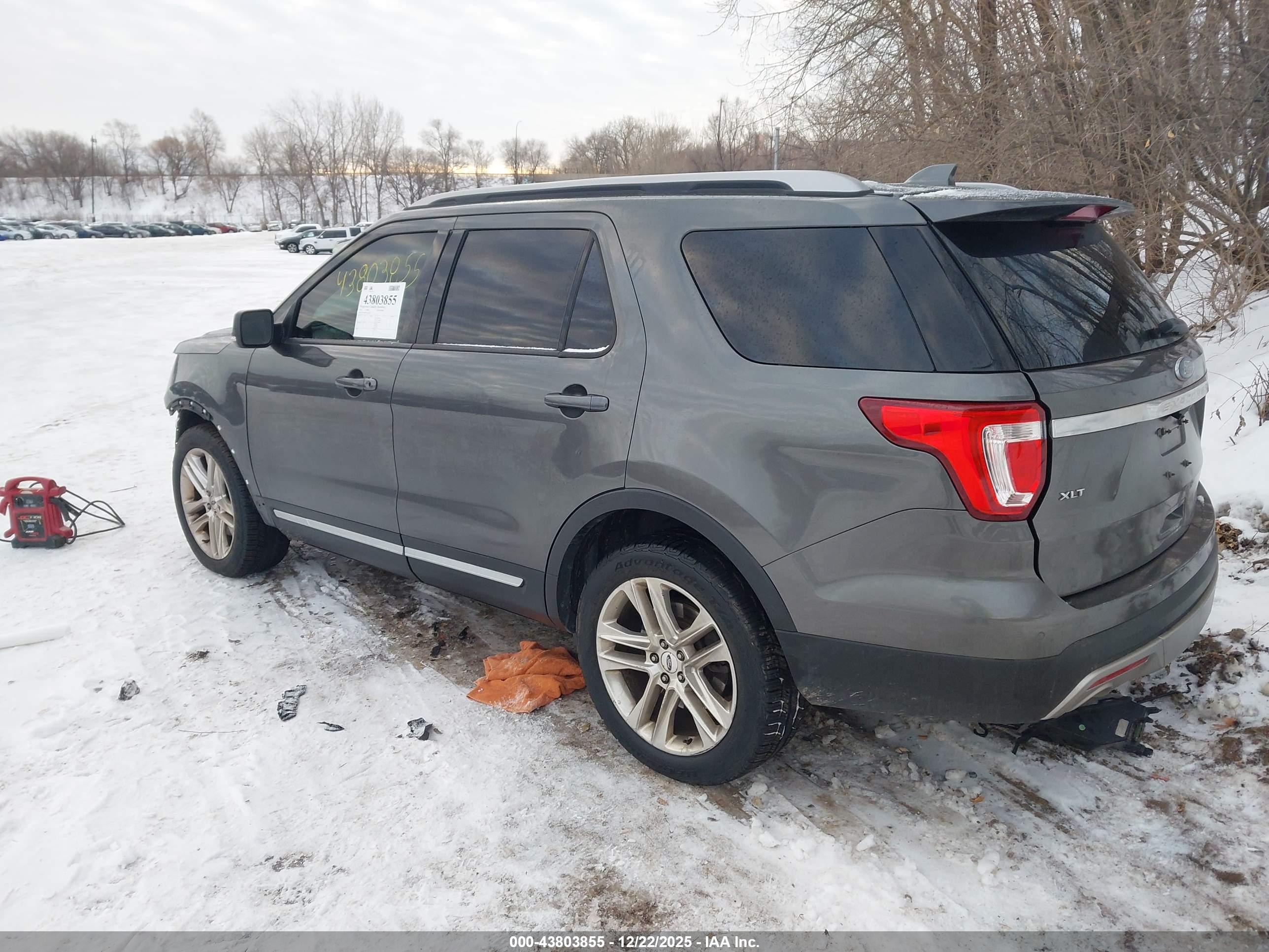 FORD EXPLORER image 3