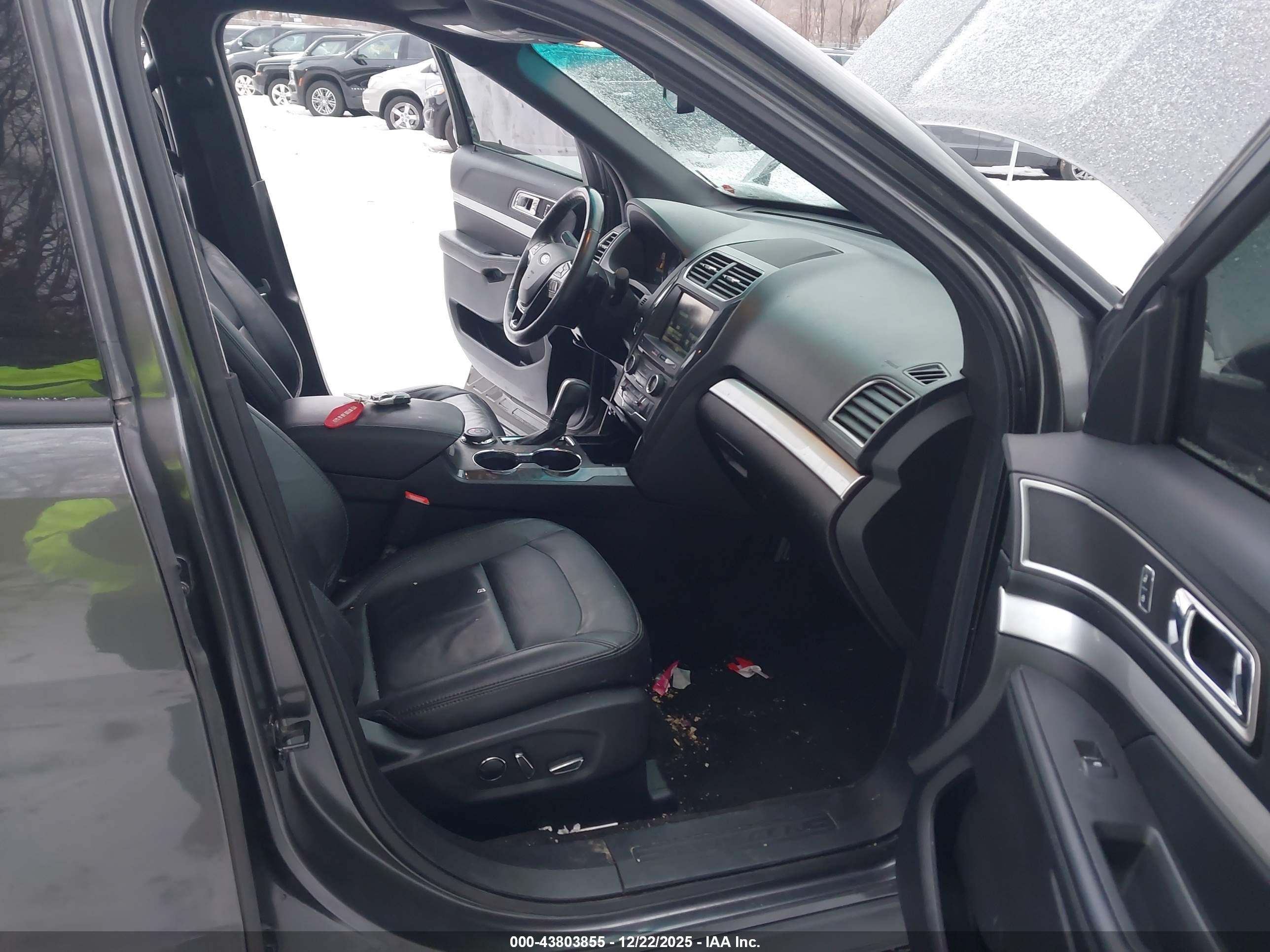 FORD EXPLORER image 5