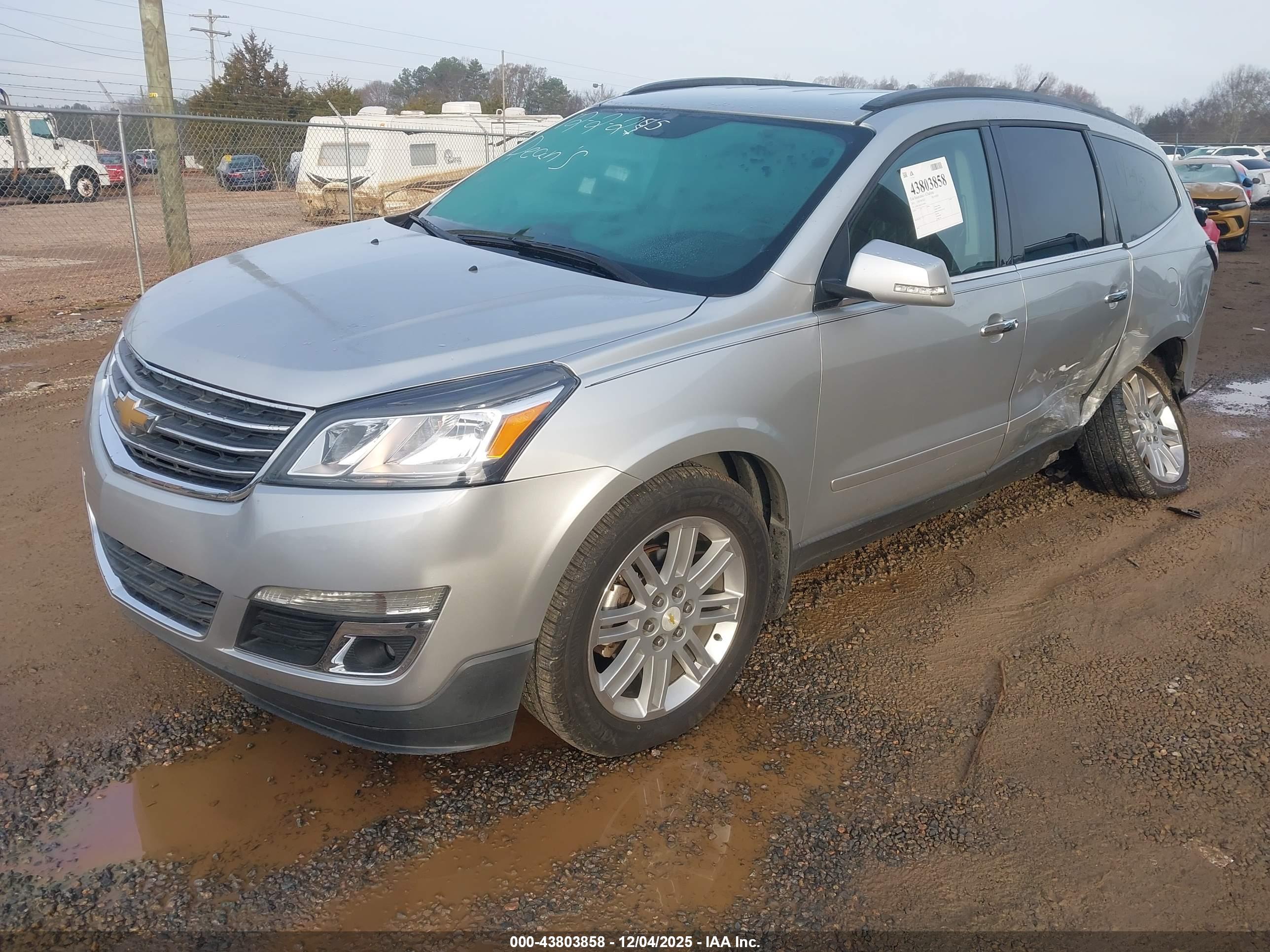 CHEVROLET TRAVERSE image 2
