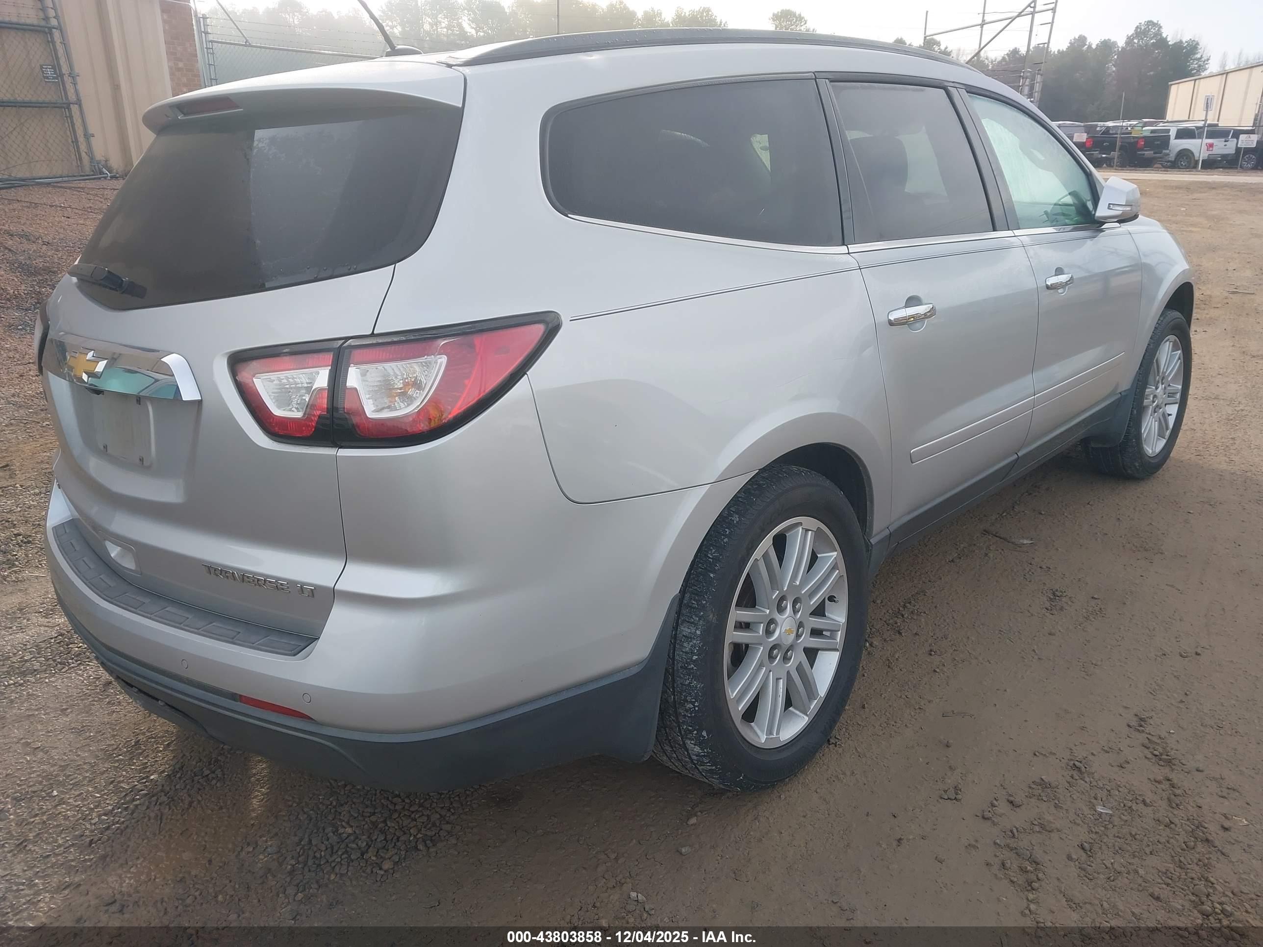 CHEVROLET TRAVERSE image 4