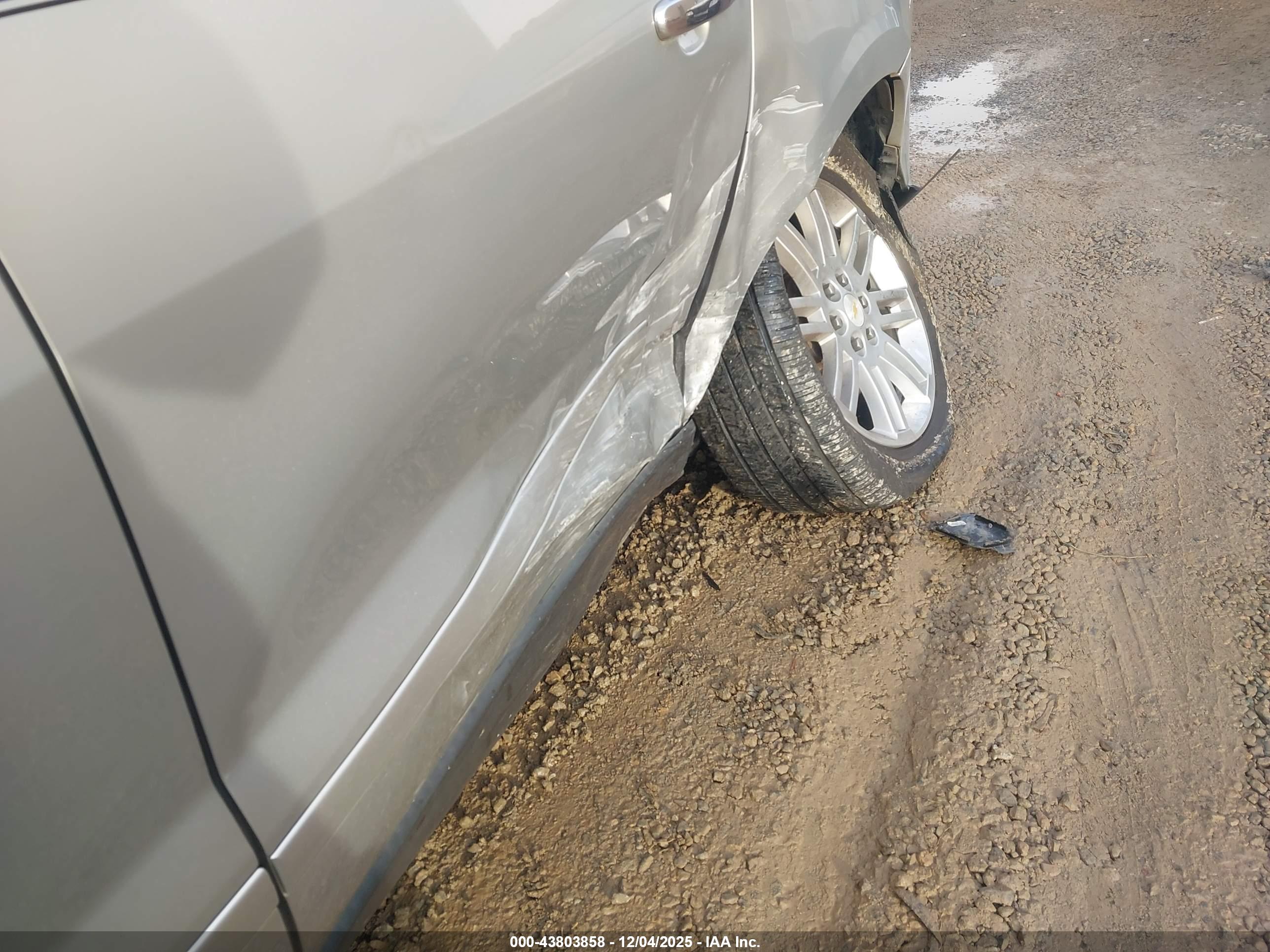 CHEVROLET TRAVERSE image 6