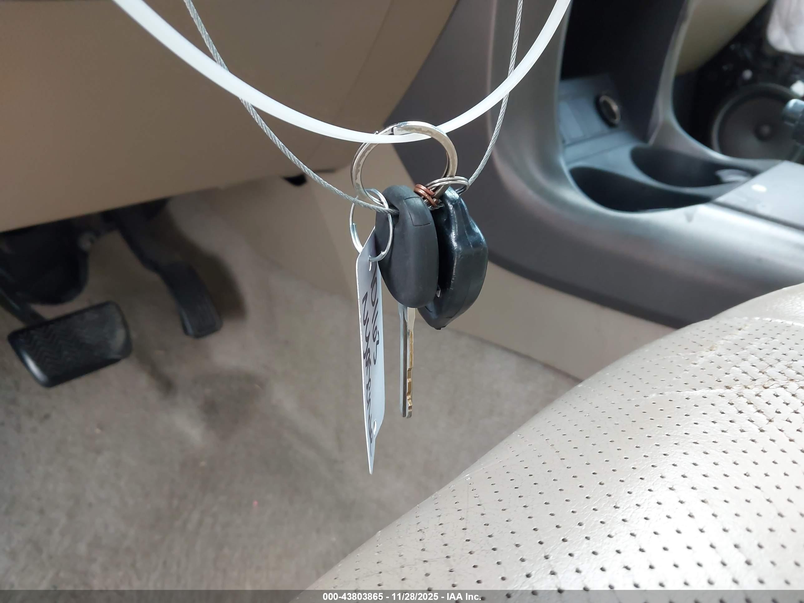 TOYOTA RAV4 image 11