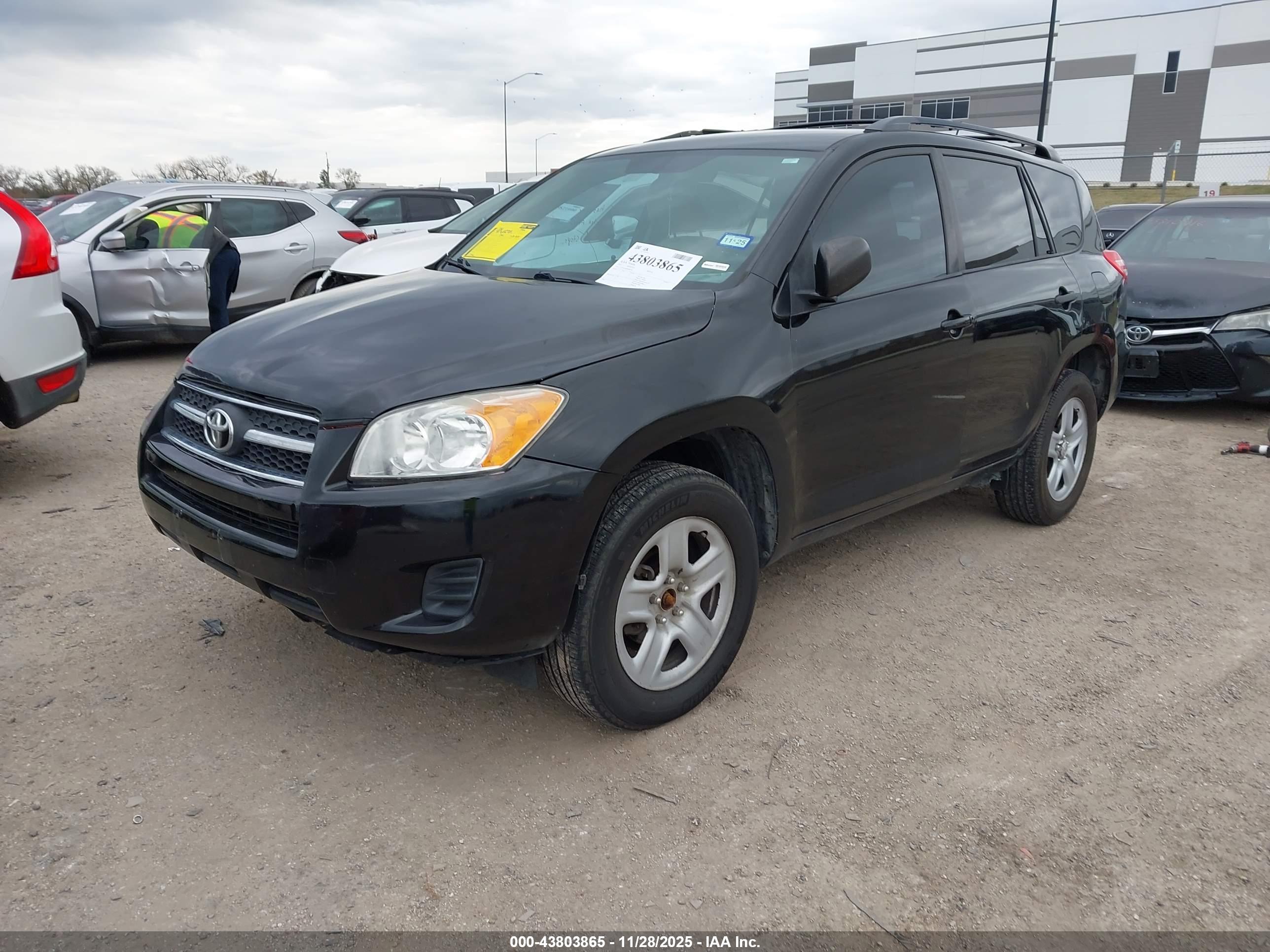 TOYOTA RAV4 image 2