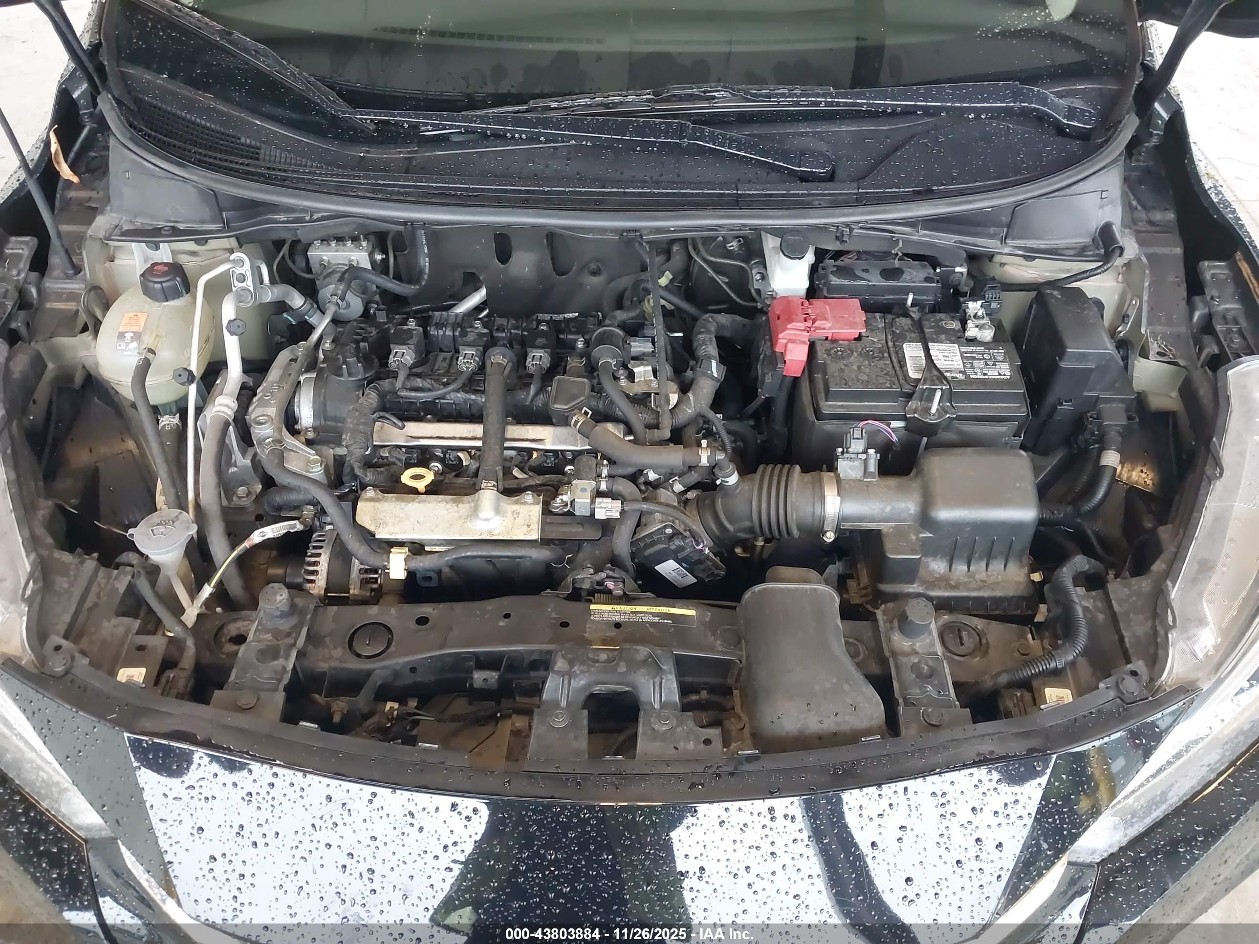 NISSAN VERSA image 10