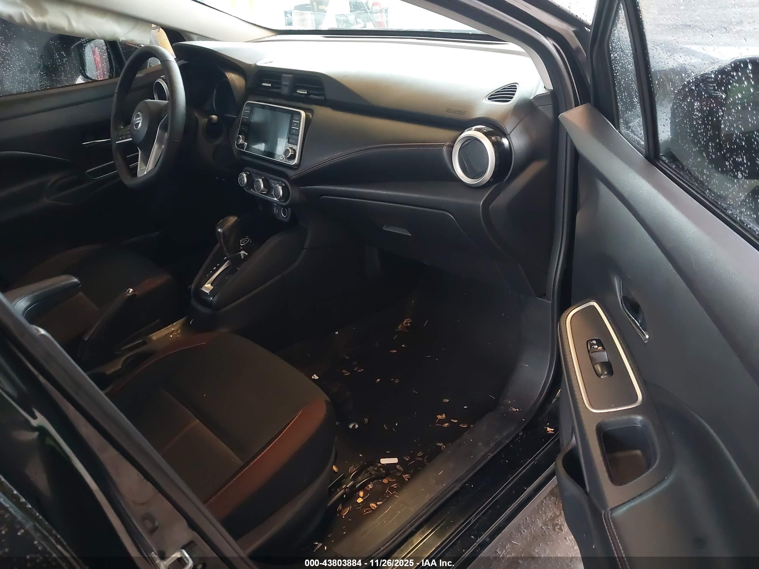 NISSAN VERSA image 5