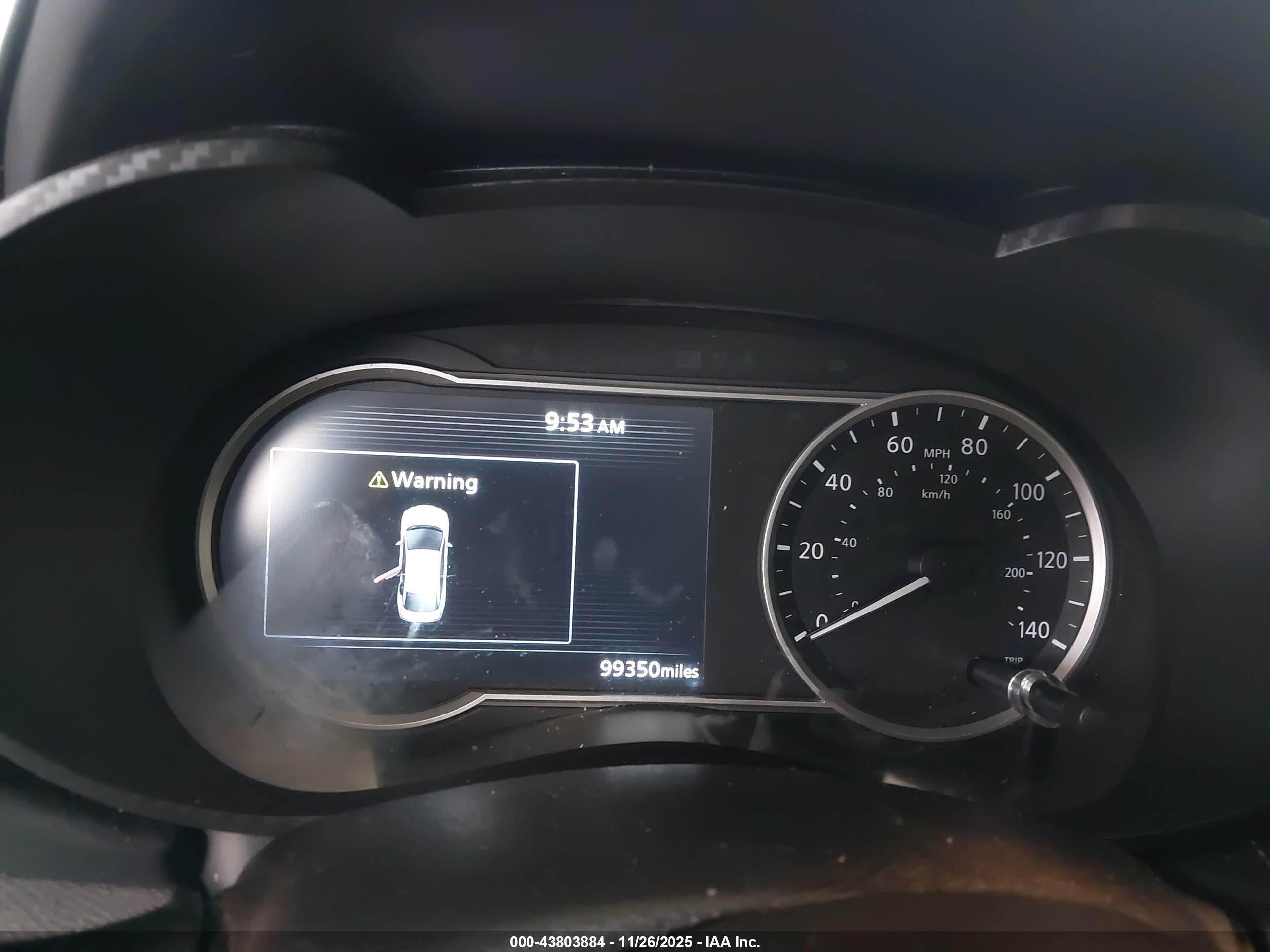 NISSAN VERSA image 7