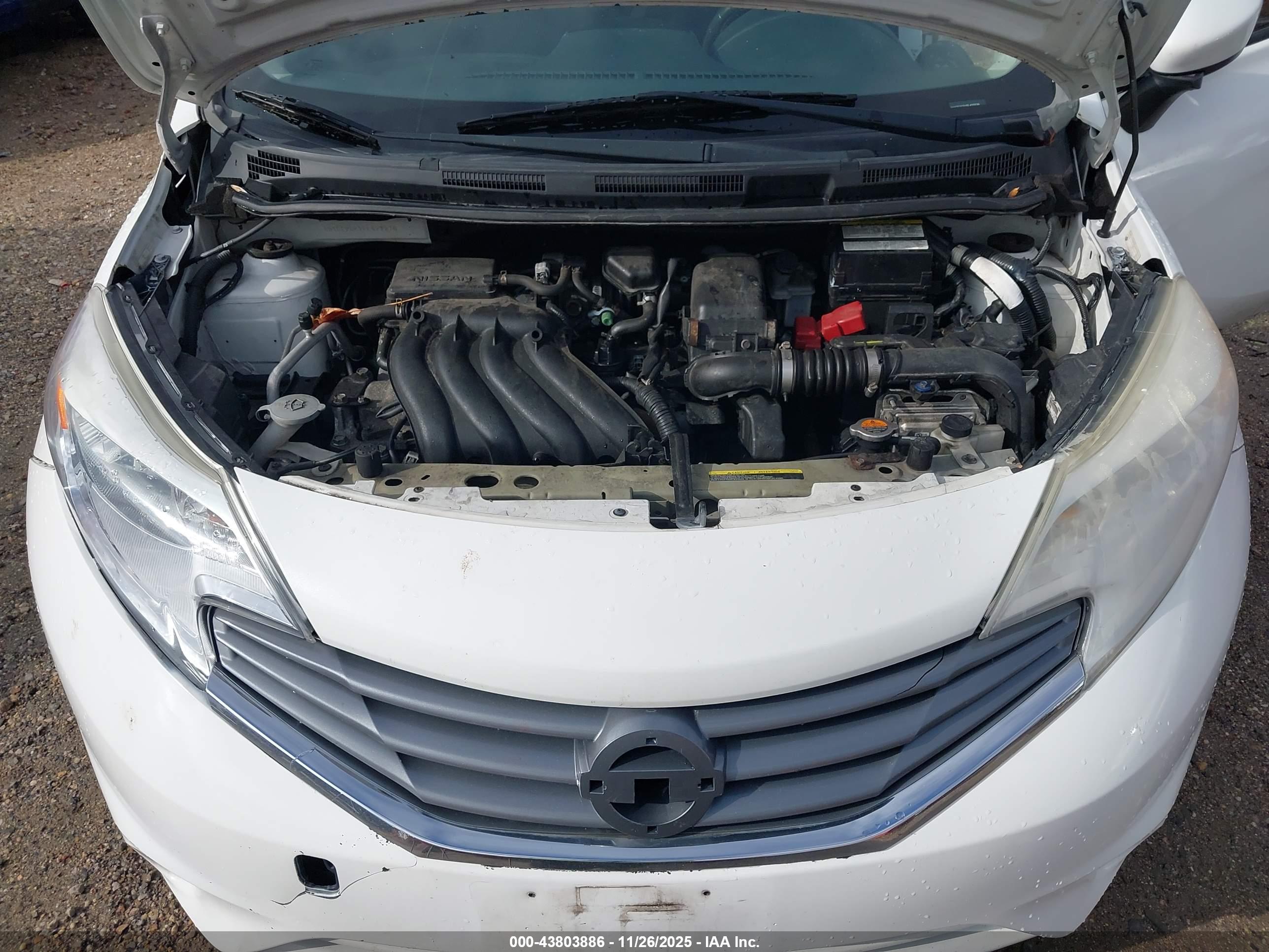 NISSAN VERSA image 10
