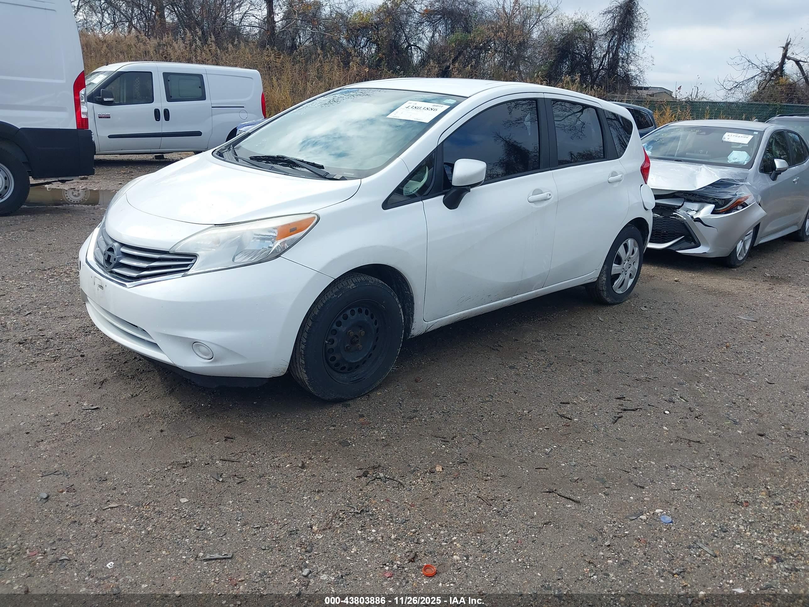 NISSAN VERSA image 2