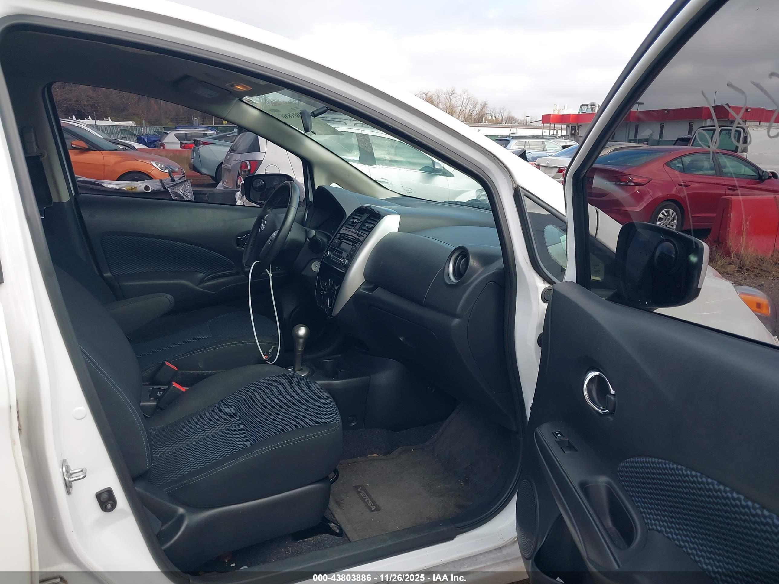 NISSAN VERSA image 5