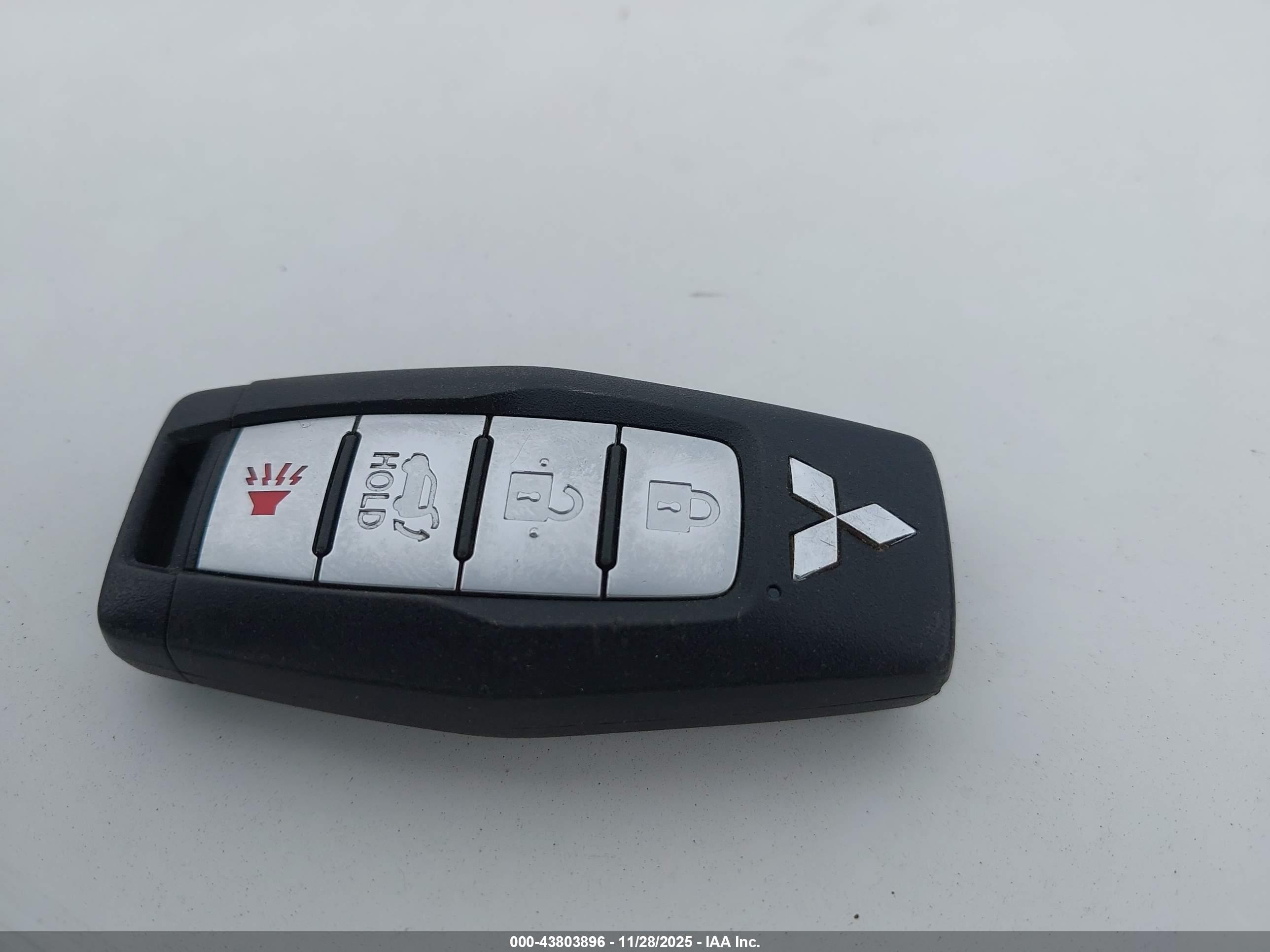 MITSUBISHI OUTLANDER image 11