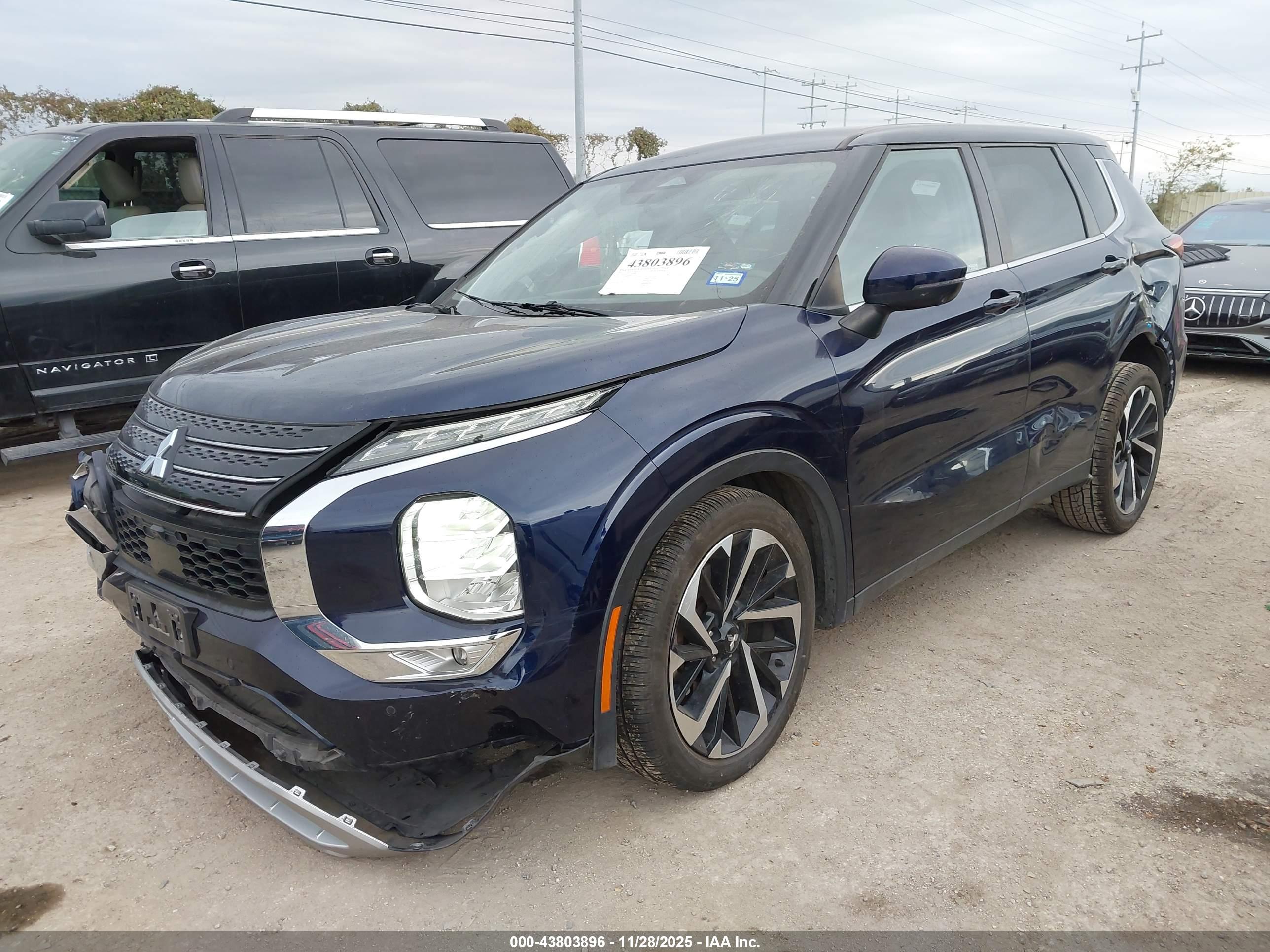 MITSUBISHI OUTLANDER image 2