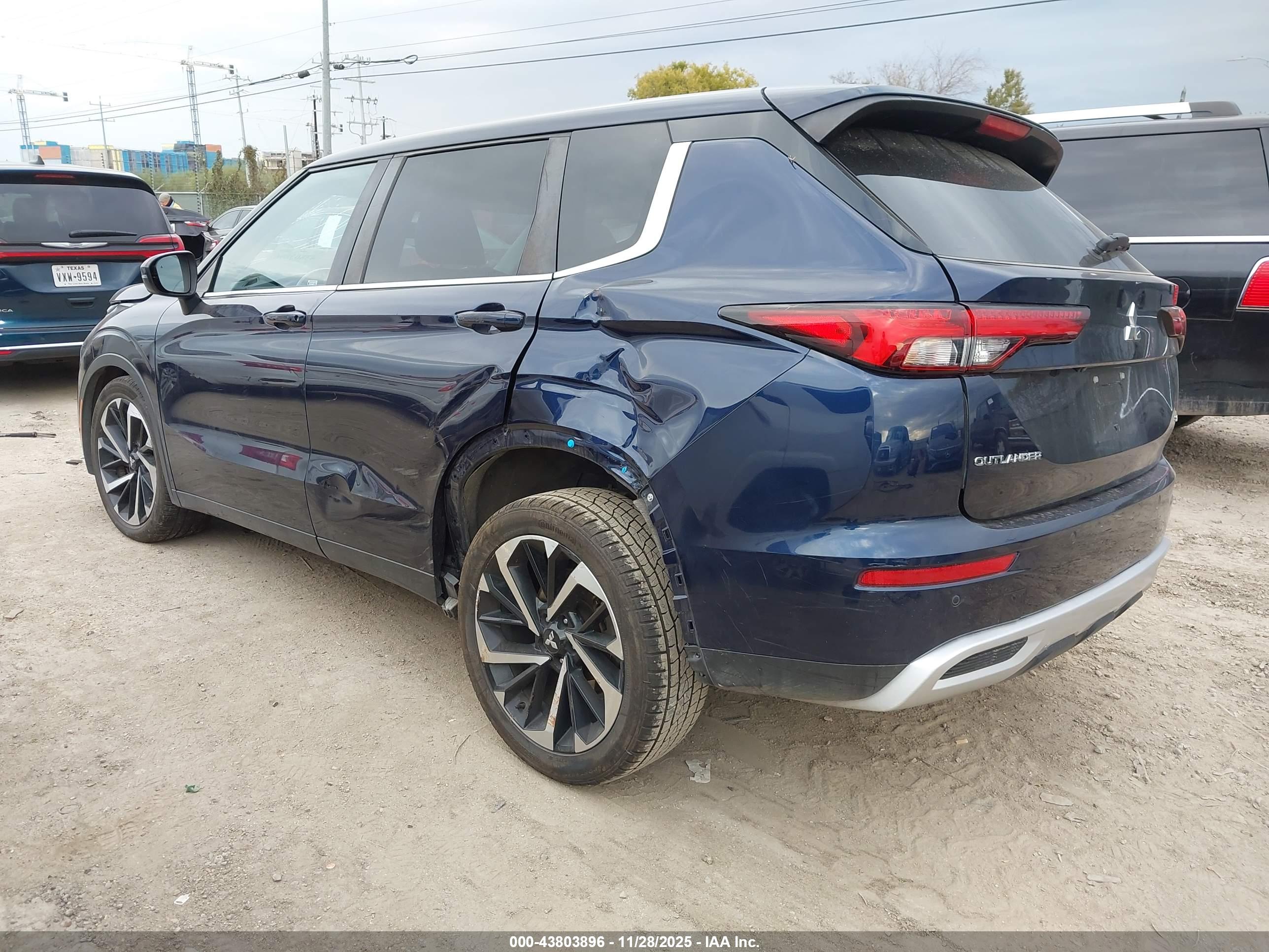 MITSUBISHI OUTLANDER image 3