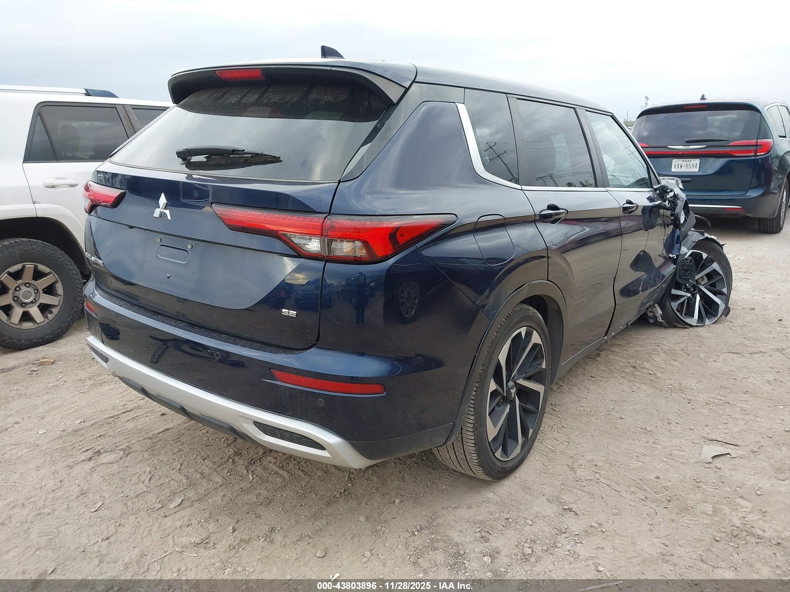 MITSUBISHI OUTLANDER image 4