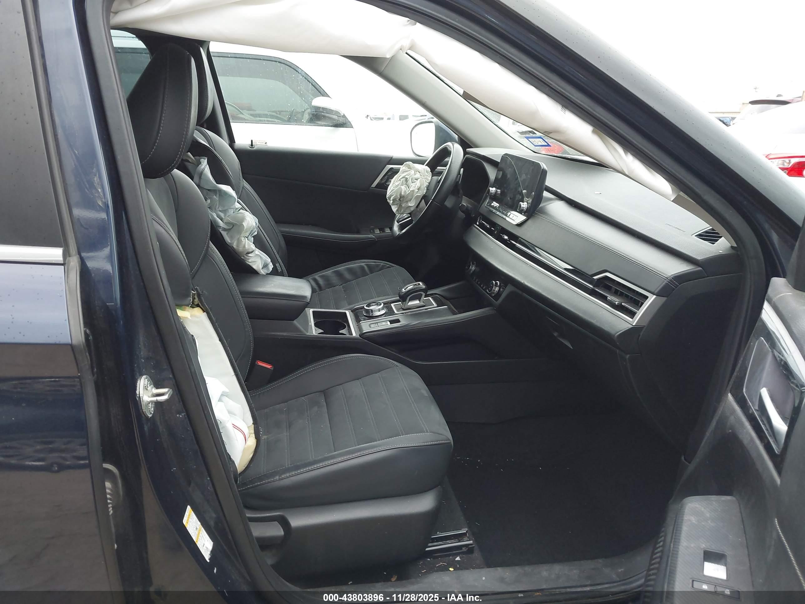 MITSUBISHI OUTLANDER image 5