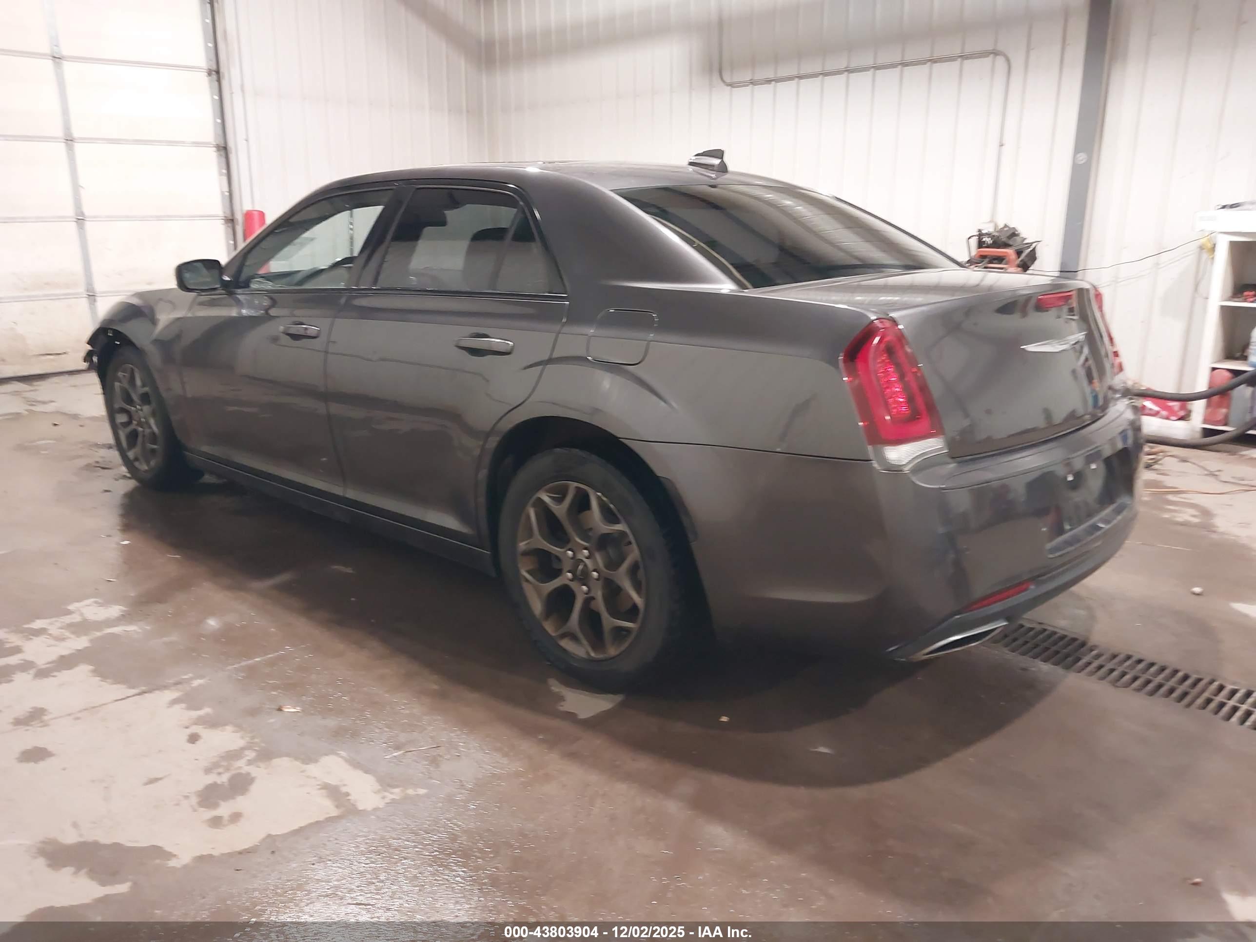 CHRYSLER 300 image 3