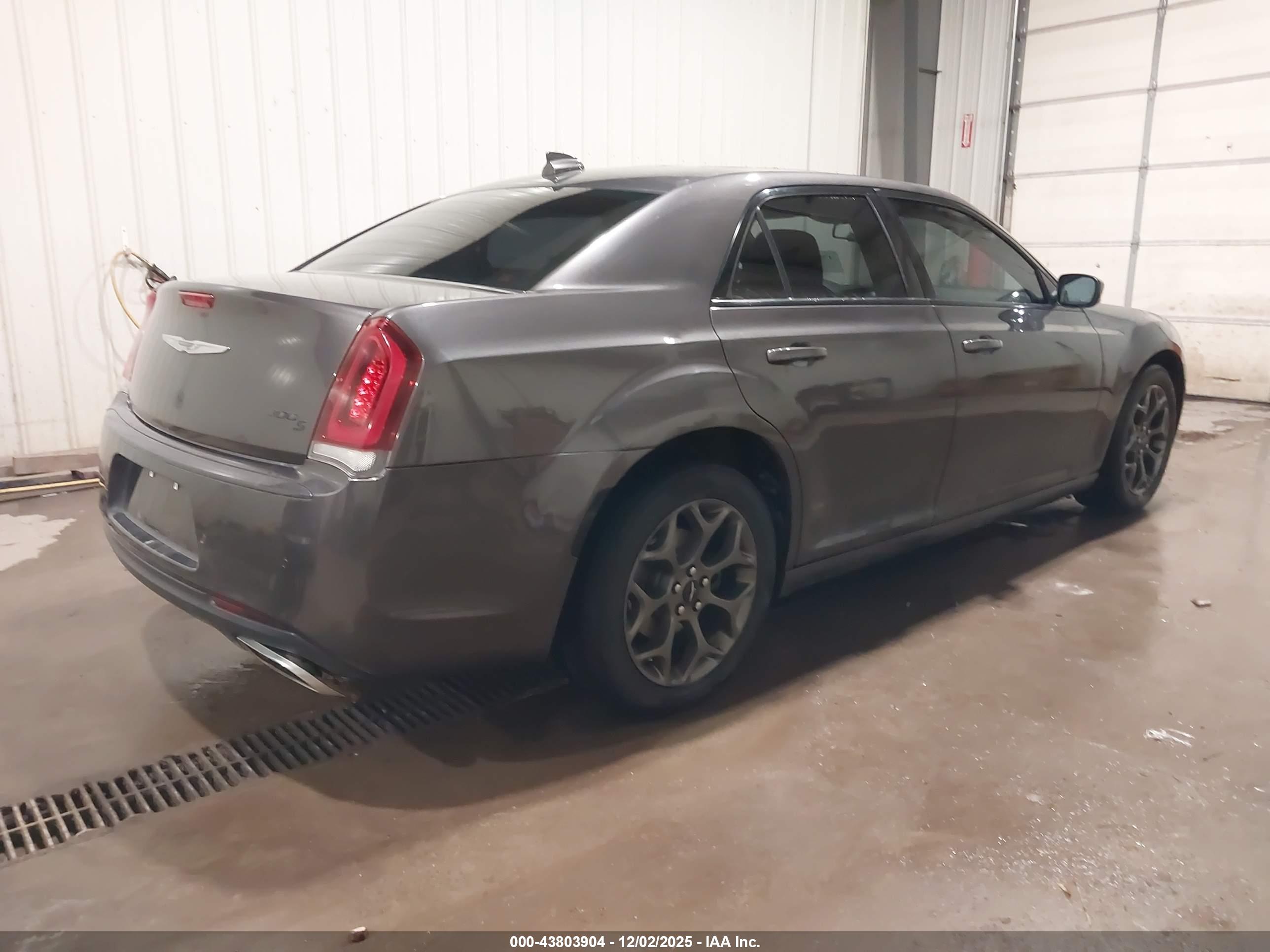 CHRYSLER 300 image 4