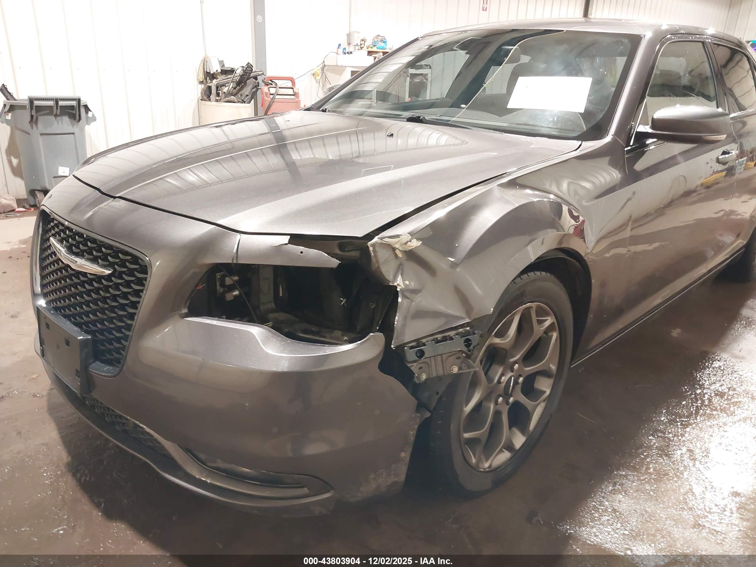 CHRYSLER 300 image 6