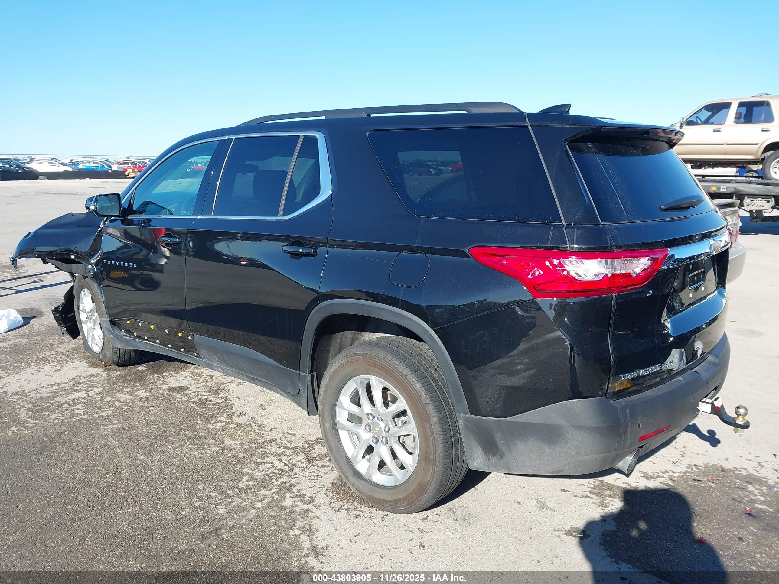 CHEVROLET TRAVERSE image 3