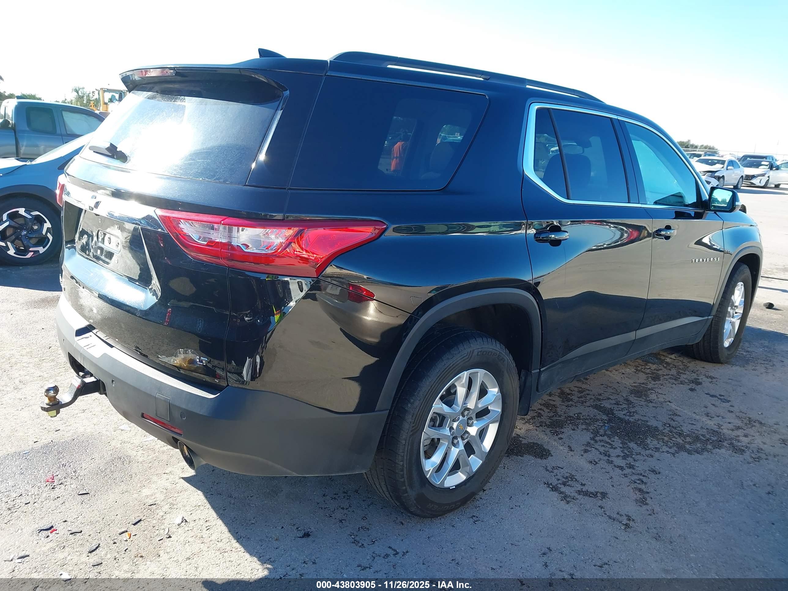 CHEVROLET TRAVERSE image 4