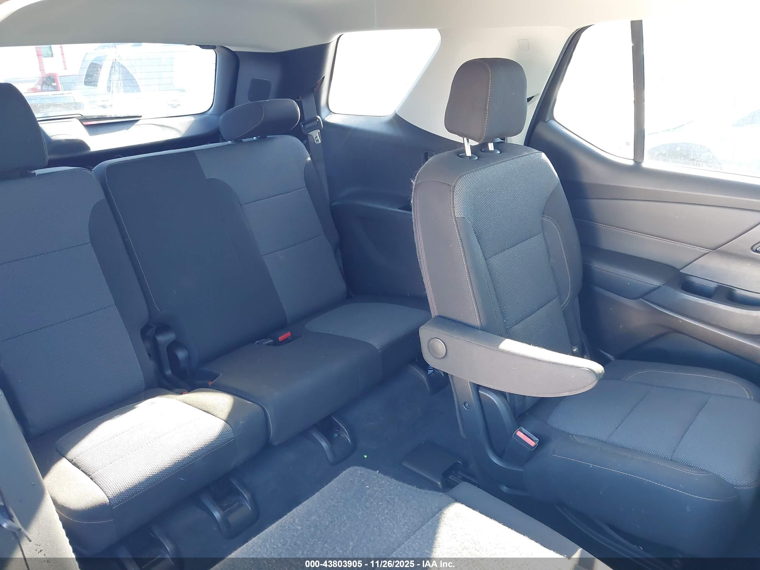 CHEVROLET TRAVERSE image 8