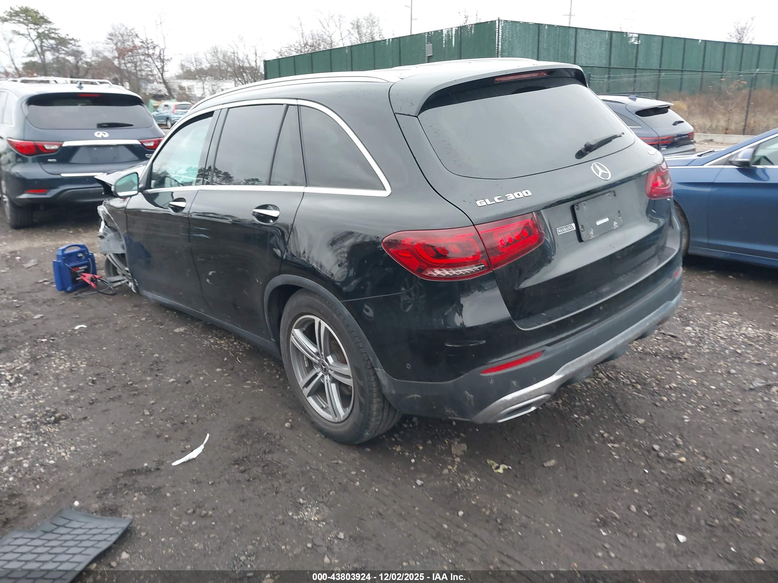 MERCEDES-BENZ GLC image 3