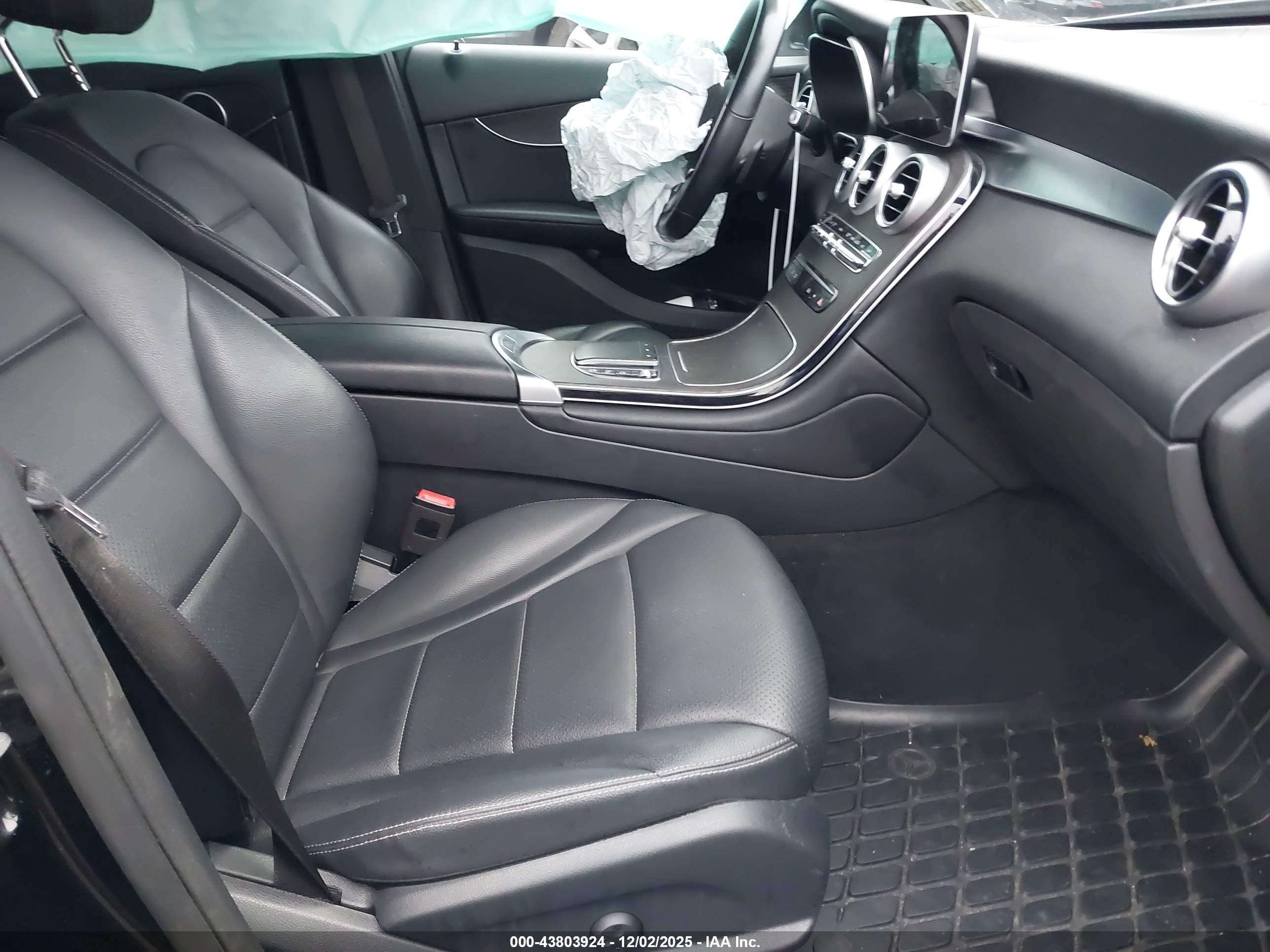 MERCEDES-BENZ GLC image 5